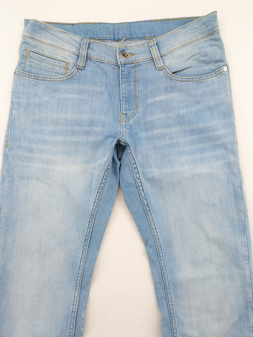 Mustang straight jeans light blue wash classic five-pocket design durable material