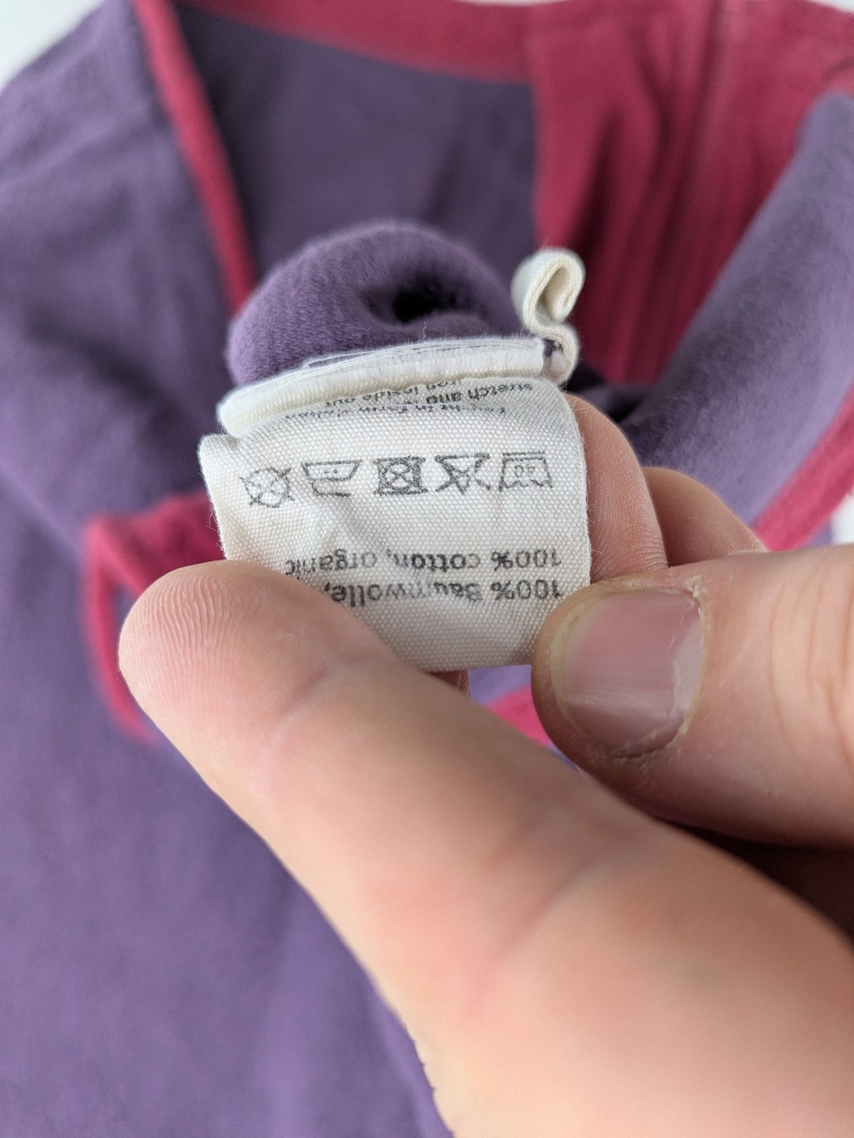 Waschbär pink and purple fleece jacket with red contrast details and high collar.