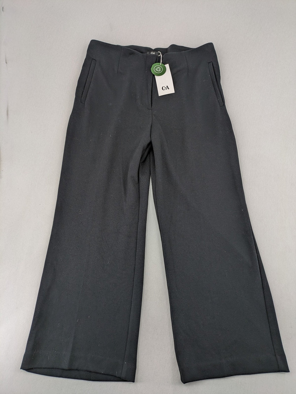 C&A grey culotte pants with wide leg and original tags, stylish and versatile.