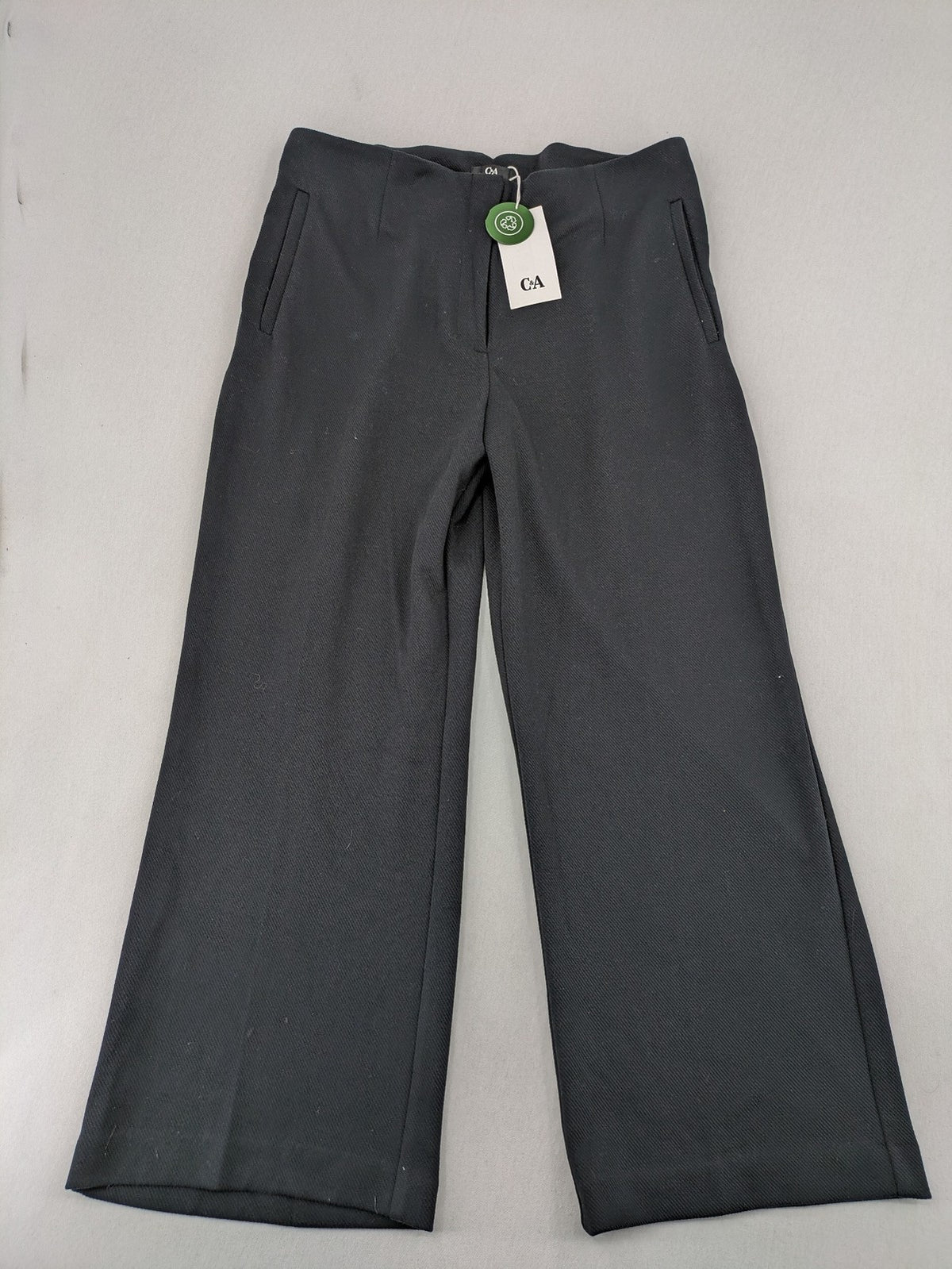 C&A grey culotte pants with wide leg and original tags, stylish and versatile.