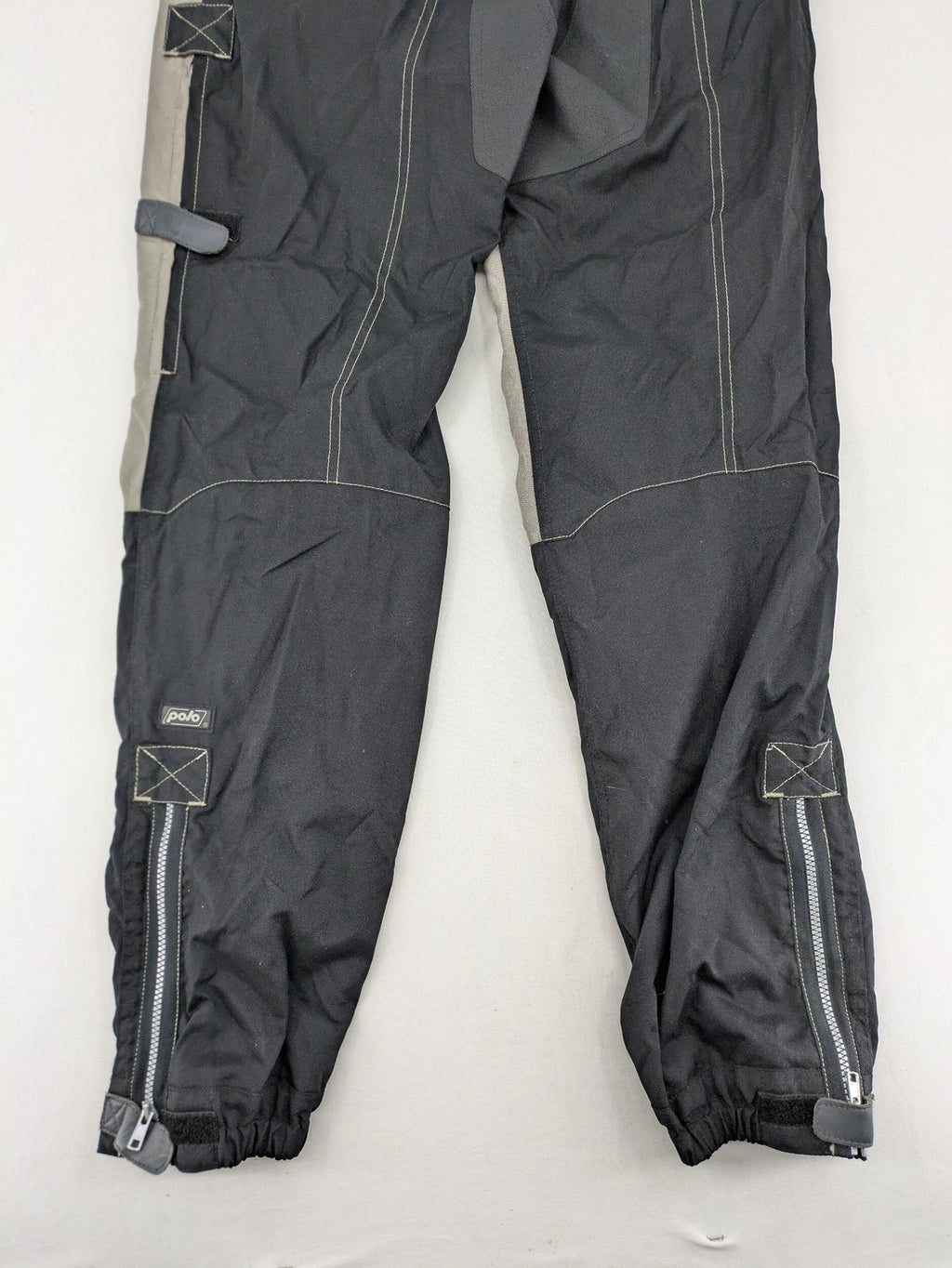 Pharao cream chaps with integrated knee protectors and adjustable waist belt.