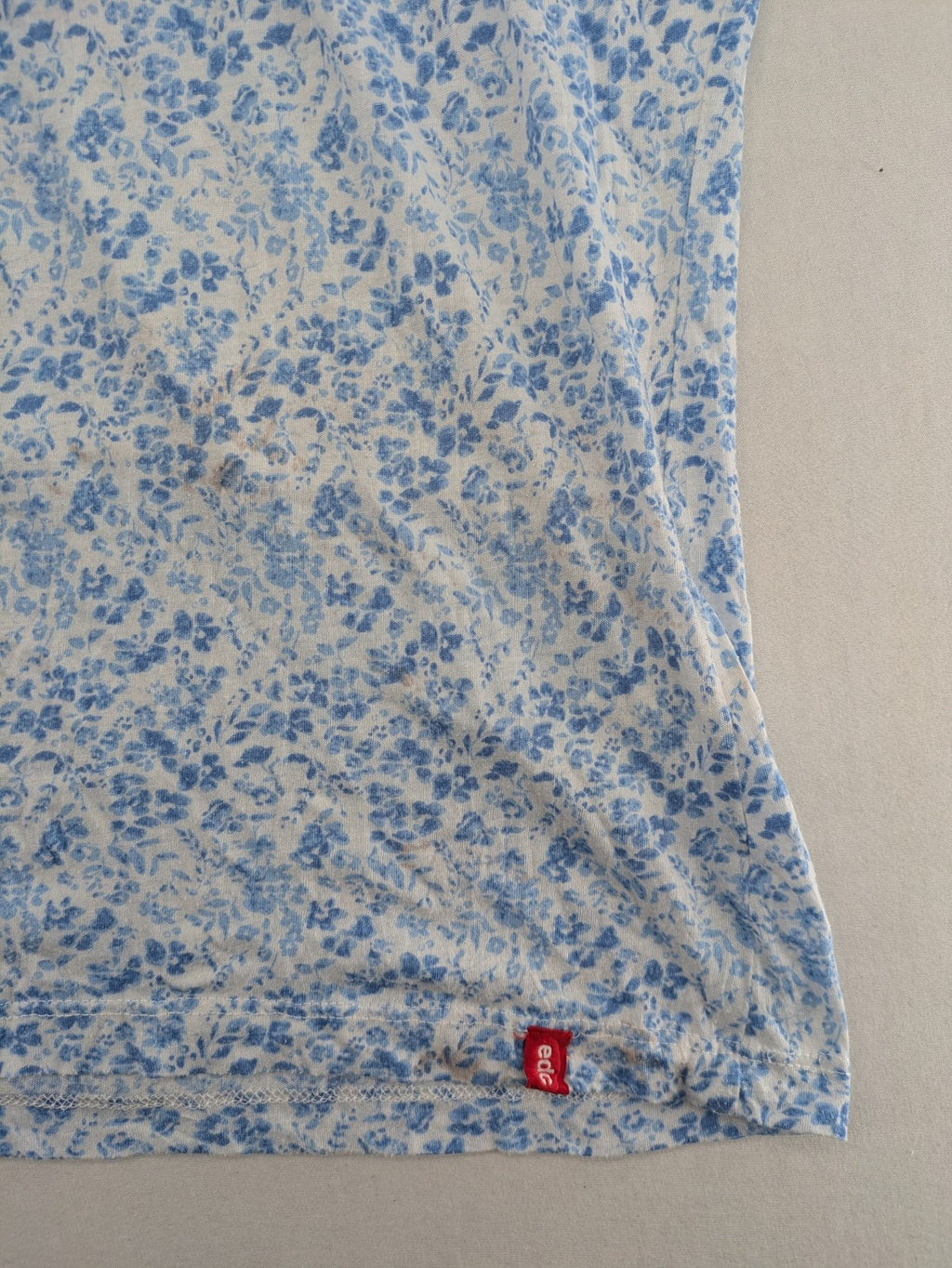 edc blue and white floral top short sleeve gathered neckline decorative eyelets