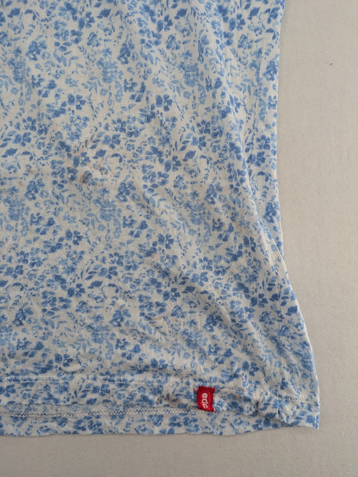 edc blue and white floral top short sleeve gathered neckline decorative eyelets