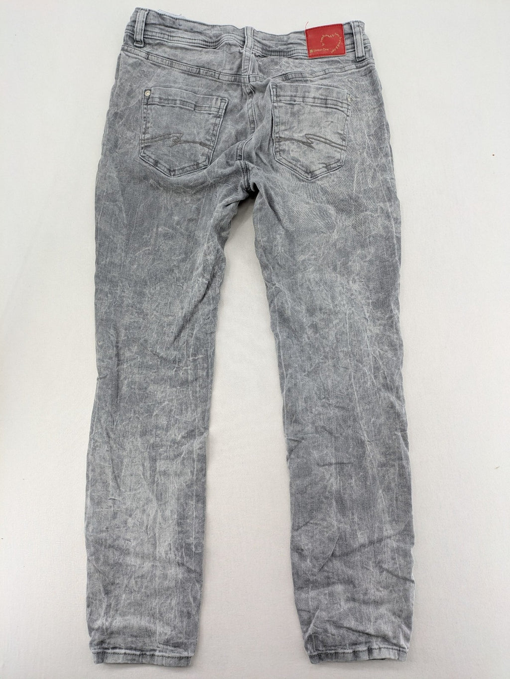 Street One grey straight jeans with button fly, used look, slim fit, cotton blend.