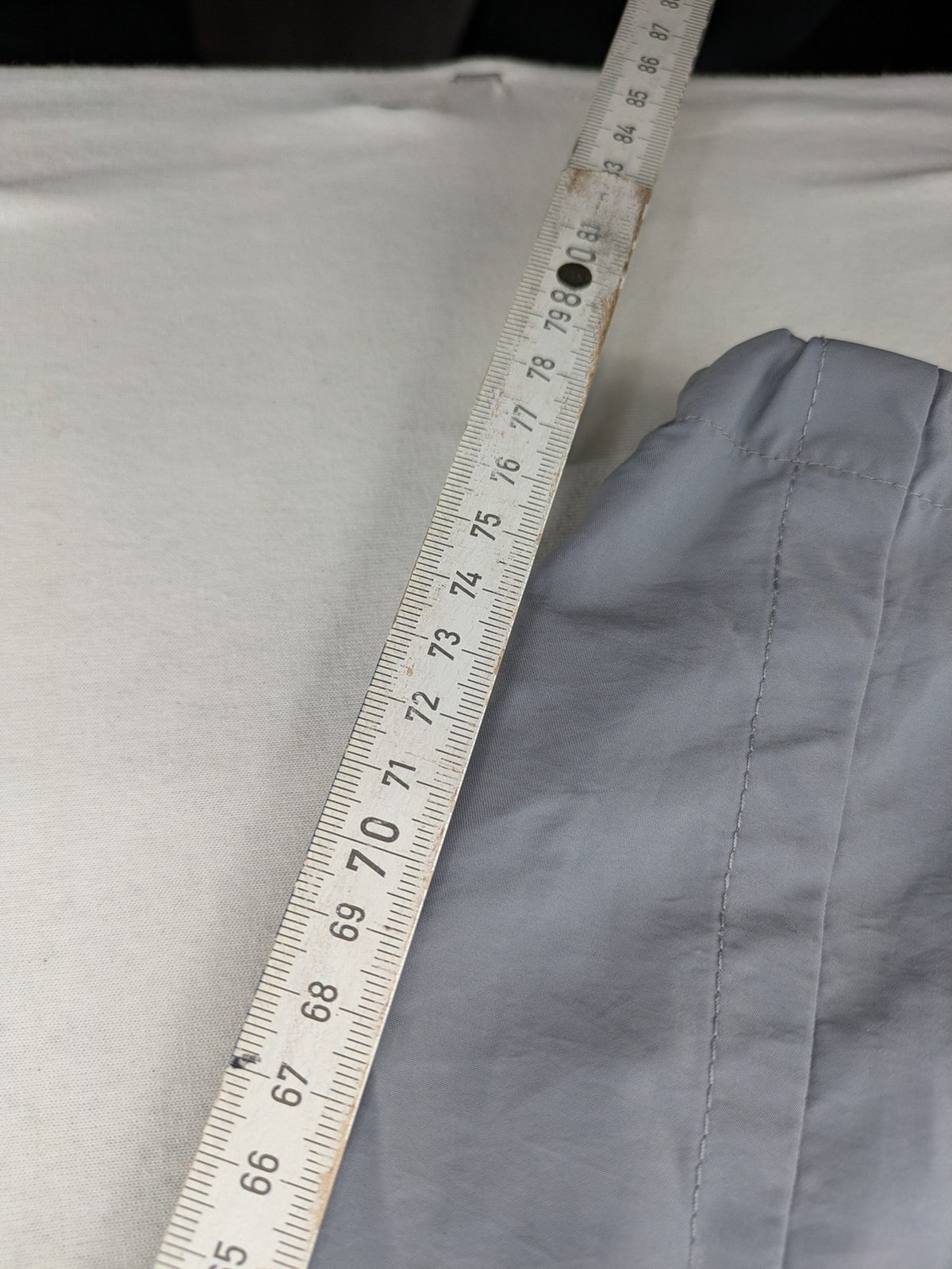 Herren Cargohose grey parachute style with adjustable ankle cuffs and cargo pockets.