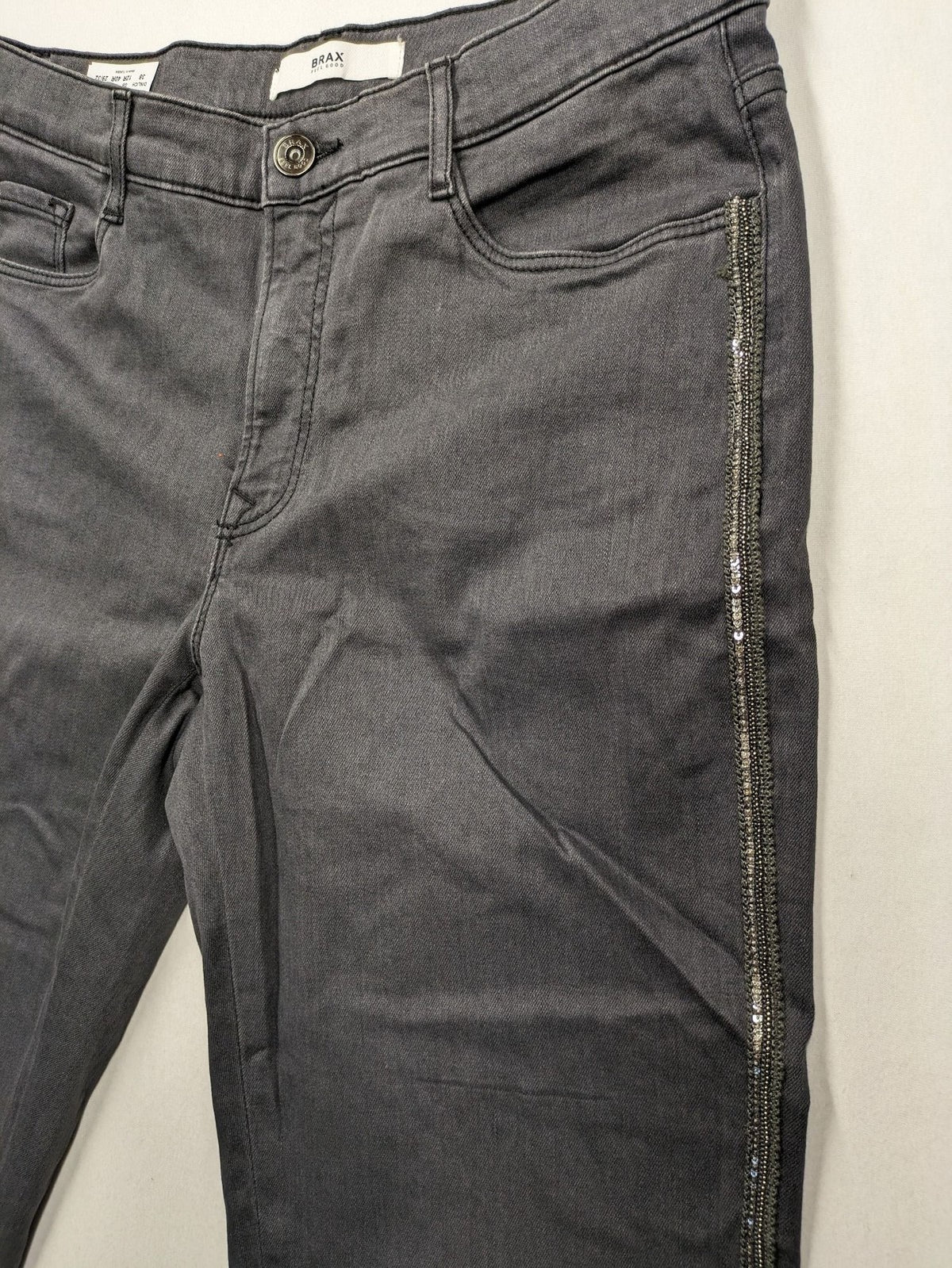 BRAX straight jeans grey with pearl detailing on outer seams, five-pocket style.