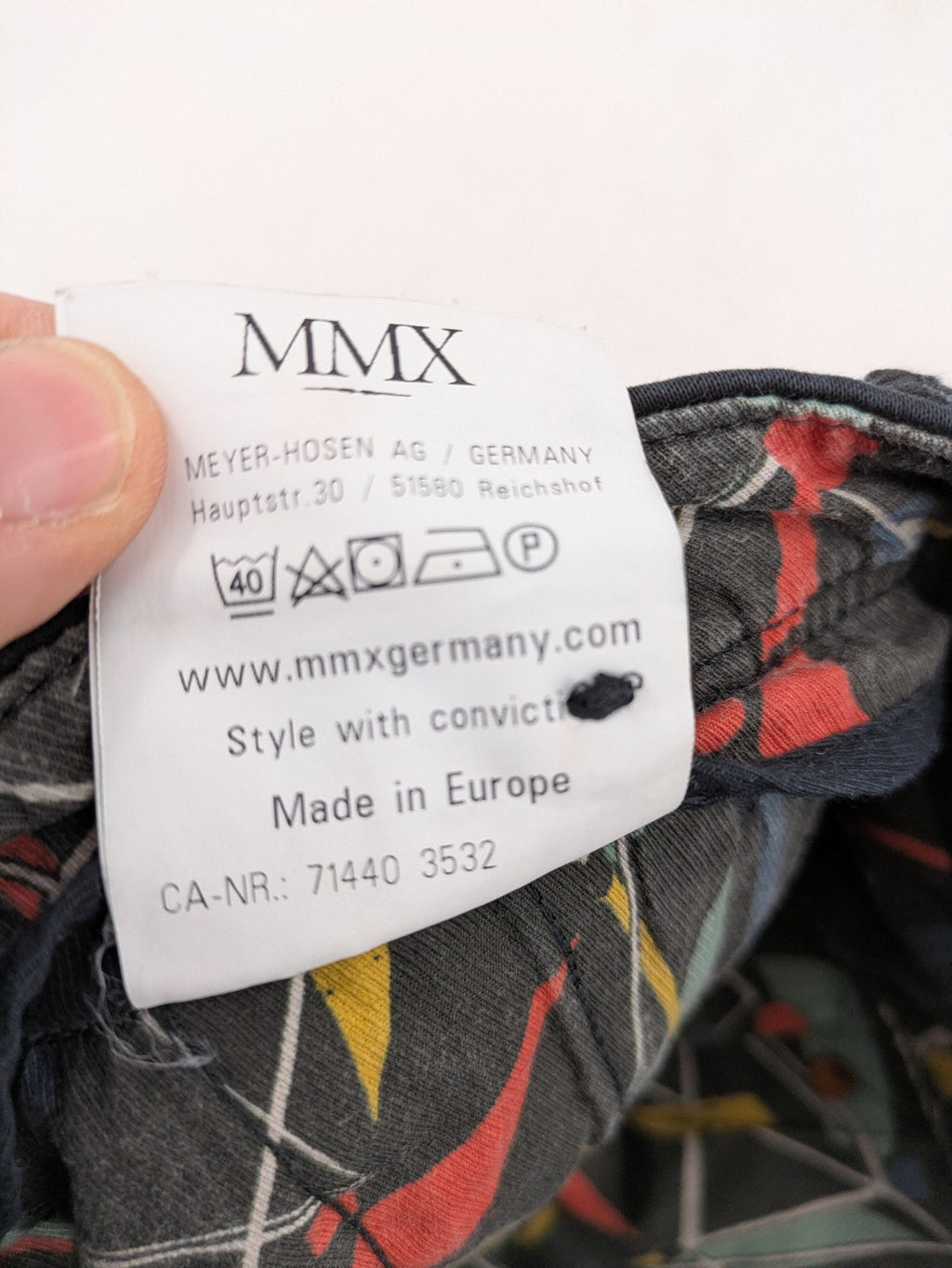 MMX grey chino pants with colorful inner waistband and premium bio-cotton blend.