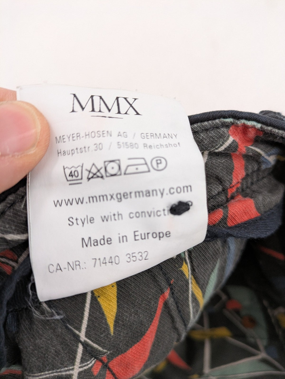 MMX grey chino pants with colorful inner waistband and premium bio-cotton blend.