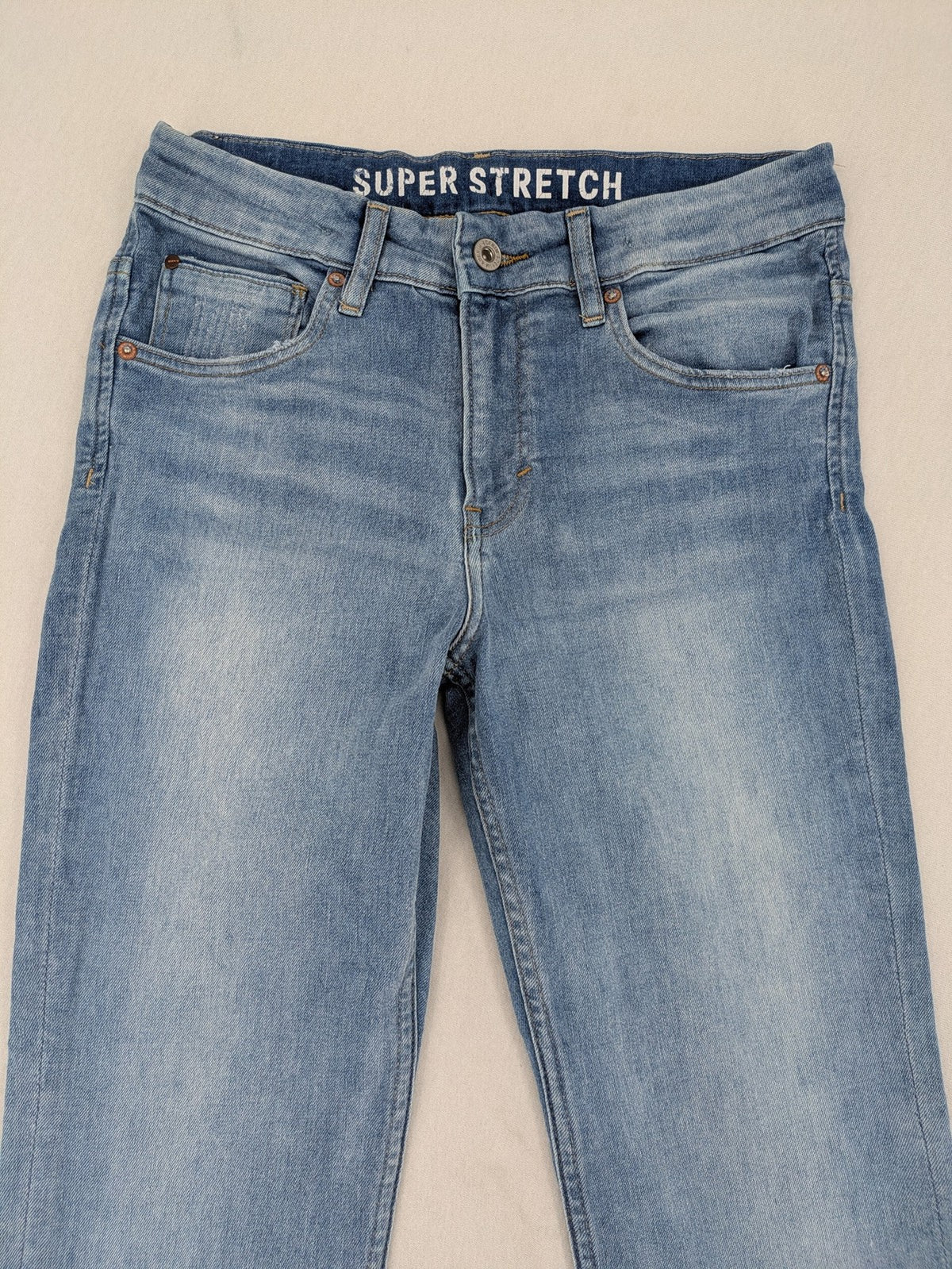 H&M blue skinny fit jeans, classic 5-pocket design, super stretch material.