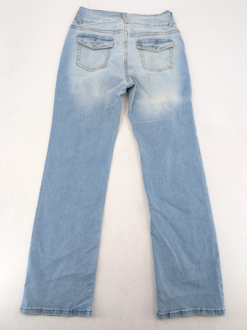 Straight Leg blue straight jeans high waist with unique double button closure.