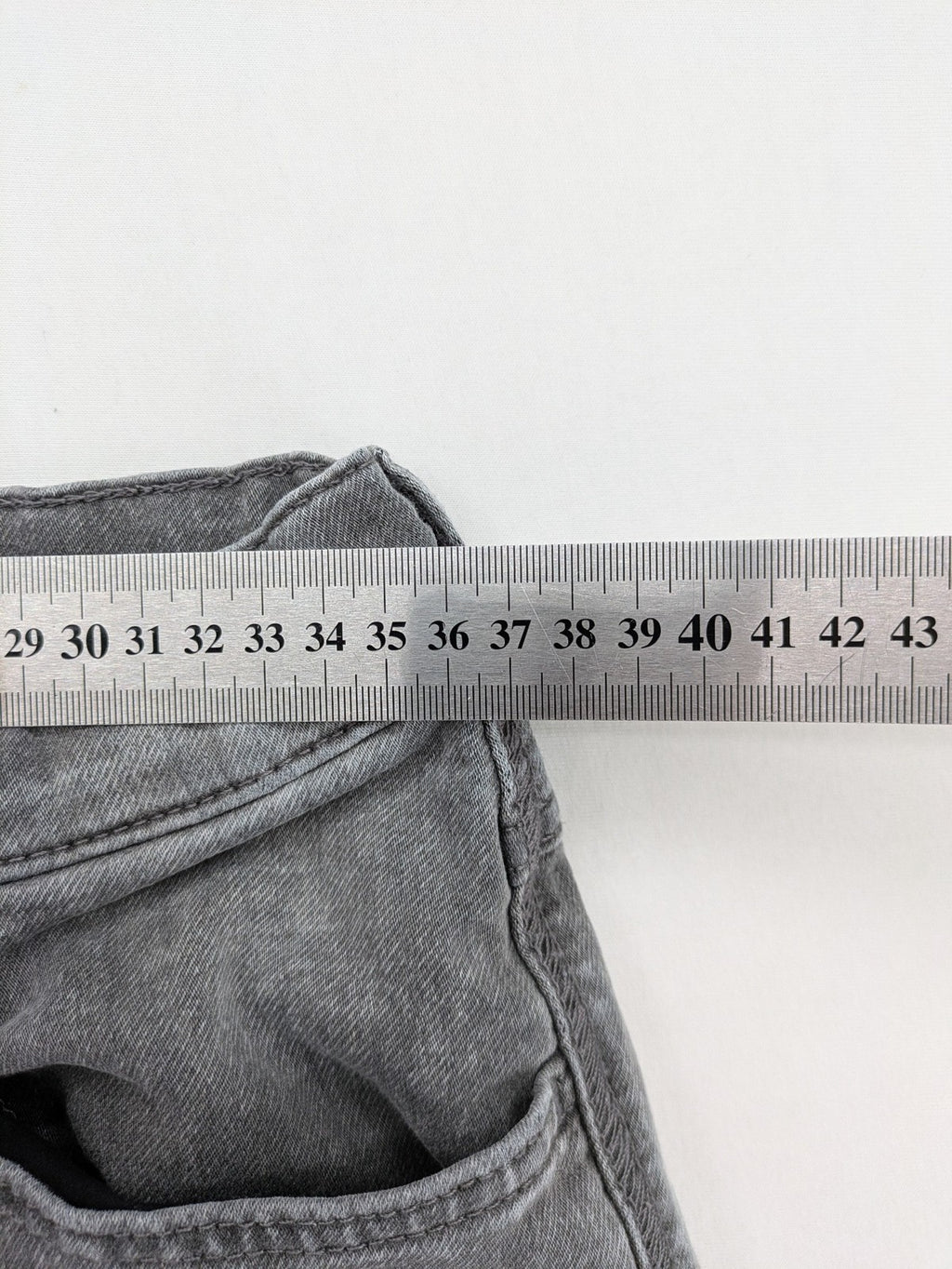 H&M grey jogger jeans with elastic waistband and drawstring, stylish washed look.