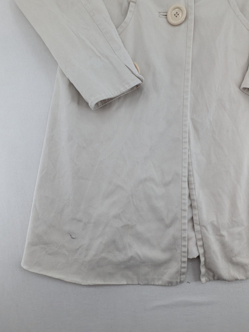 H&M beige trench coat size 38, classic design with button closure and striped lining.