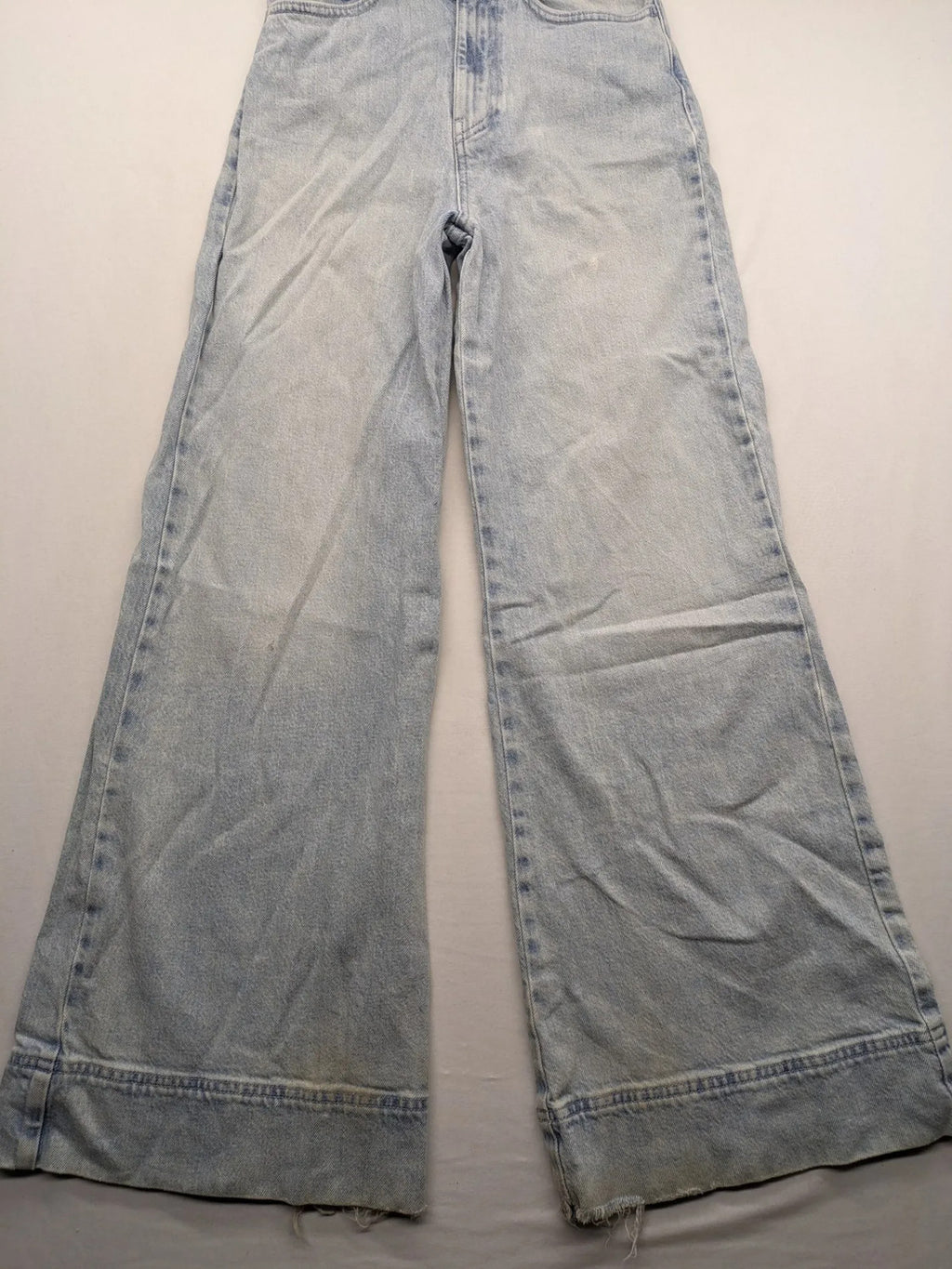 Hollister blue straight jeans ultra high-rise wide leg with frayed hem and classic five-pocket design.