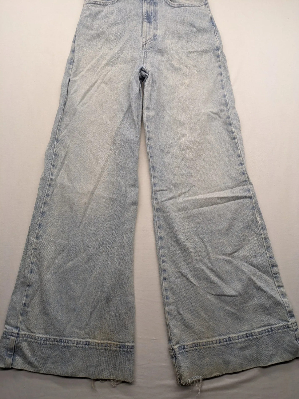 Hollister blue straight jeans ultra high-rise wide leg with frayed hem and classic five-pocket design.