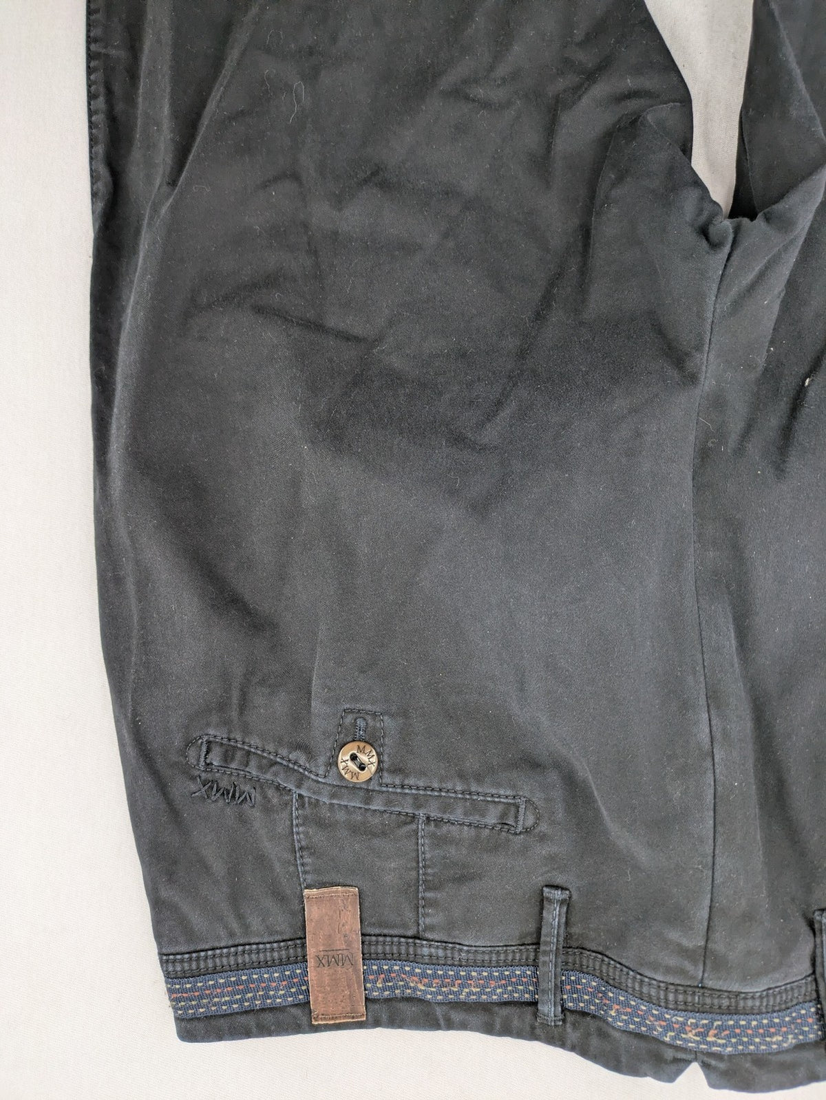 MMX grey chino pants with colorful inner waistband and premium bio-cotton blend.