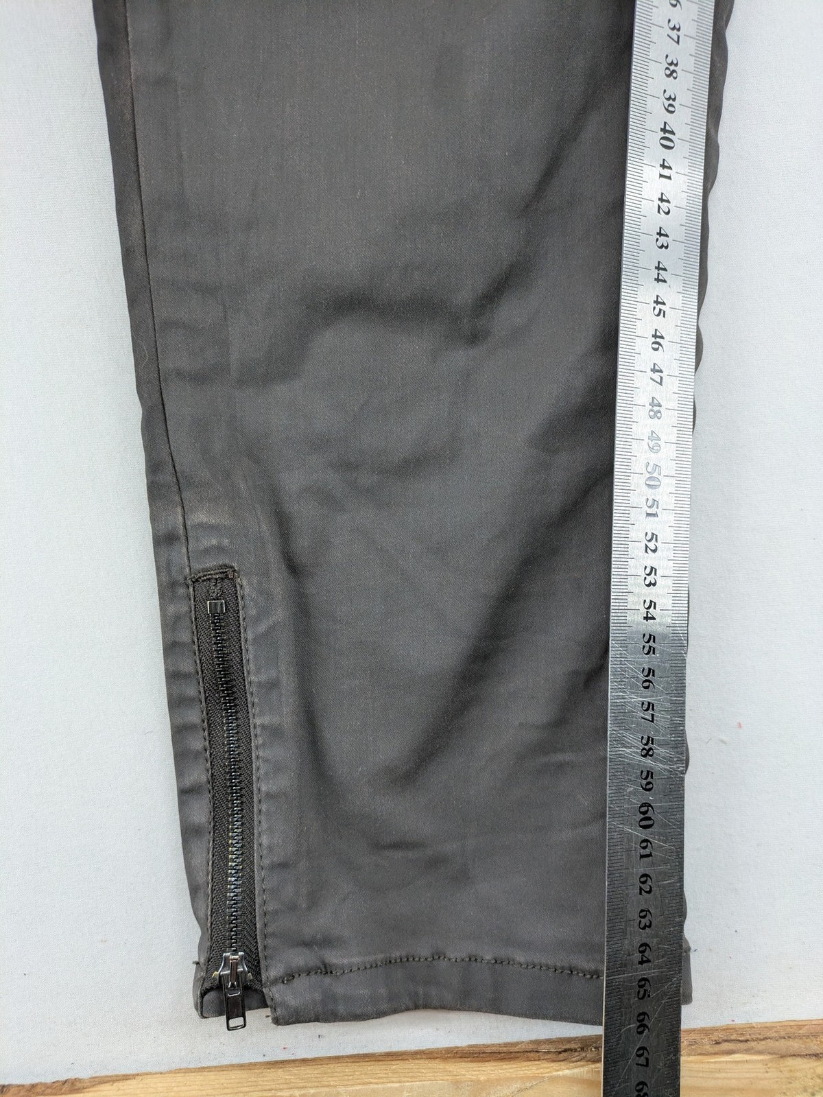 Zerres grey slim fit chino pants with ankle zippers and classic 5-pocket design.