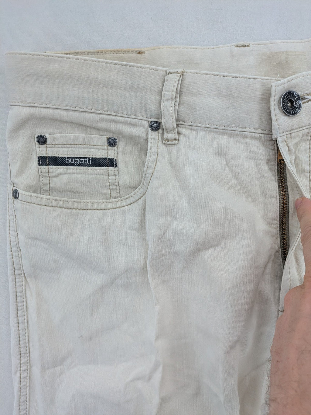 Bugatti beige straight jeans Texas model with classic 5-pocket design and logo patch.