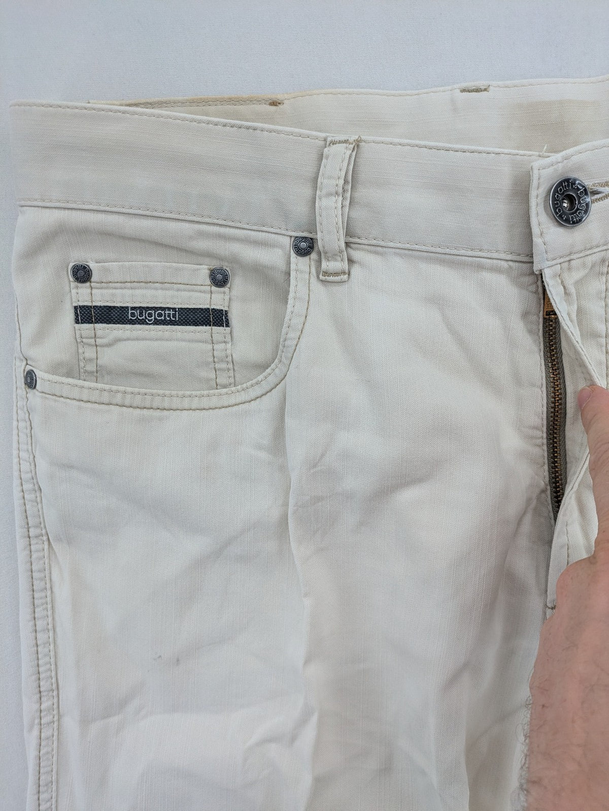 Bugatti beige straight jeans Texas model with classic 5-pocket design and logo patch.