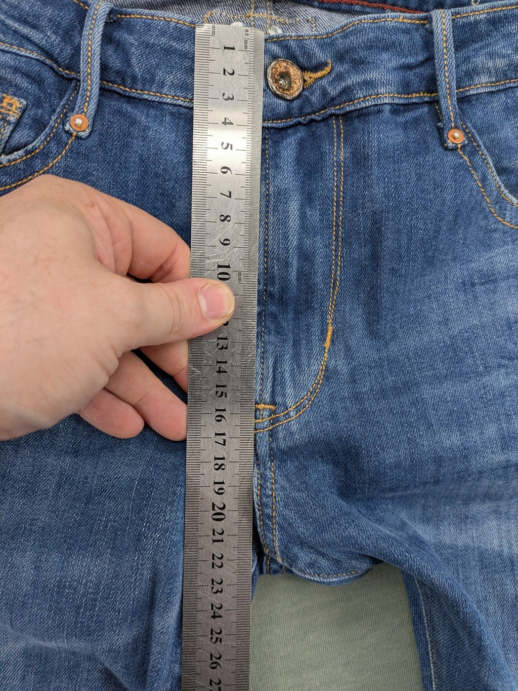 Le Temps des Cerises blue straight jeans, medium wash, 5-pocket design, Candiani denim.