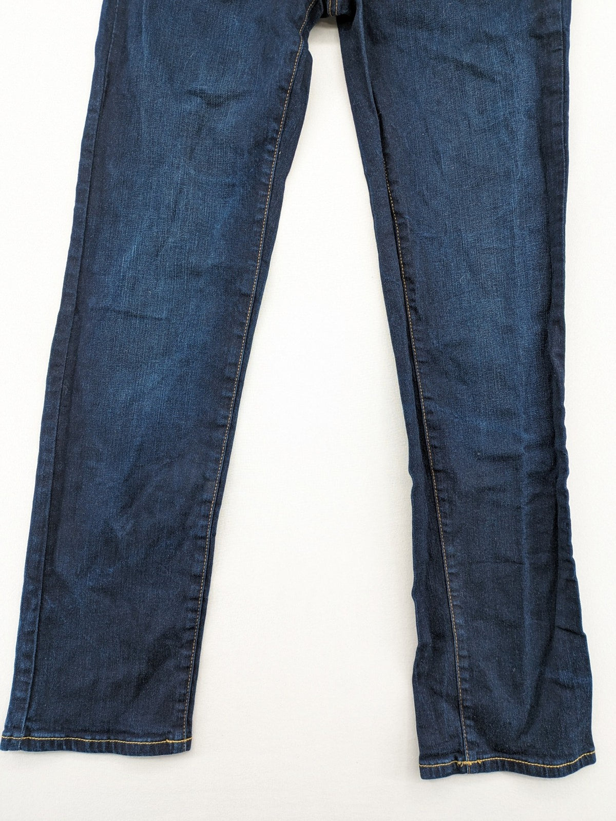 The Straight blue straight leg jeans with contrast stitching and 5-pocket design.