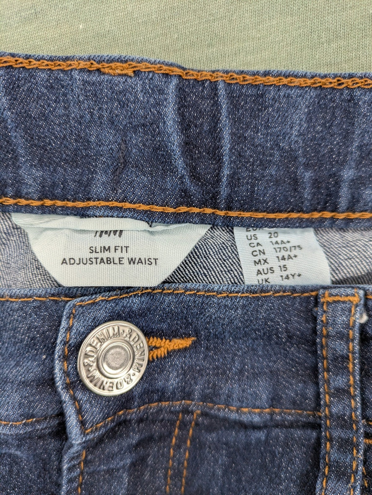 H&M blue straight jeans with adjustable waistband and classic 5-pocket design.