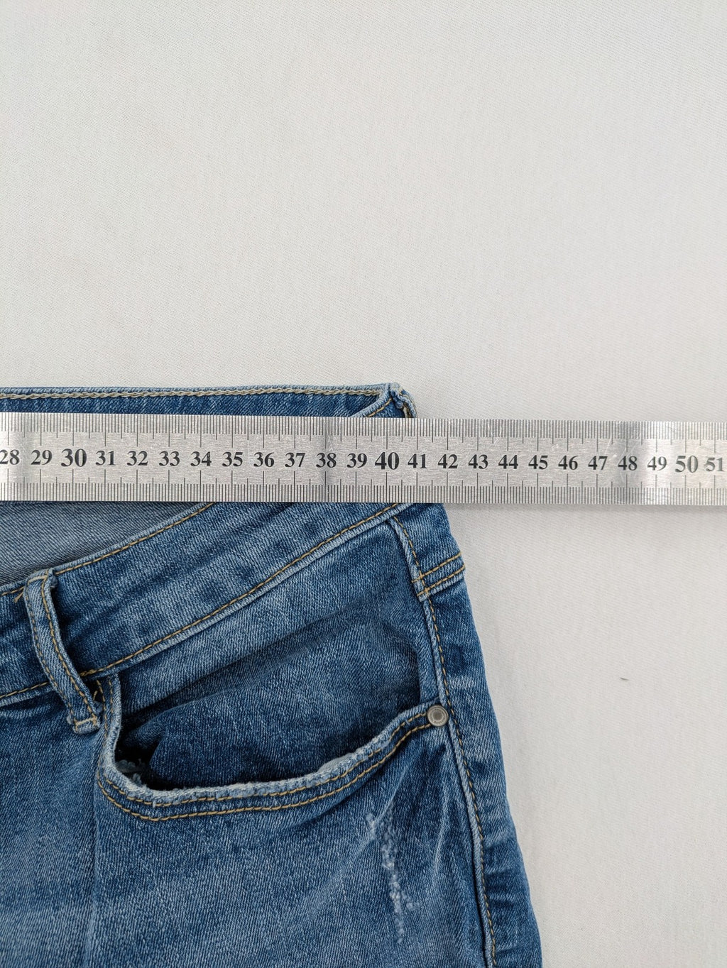 Yessica blue straight jeans distressed details button fly cropped style