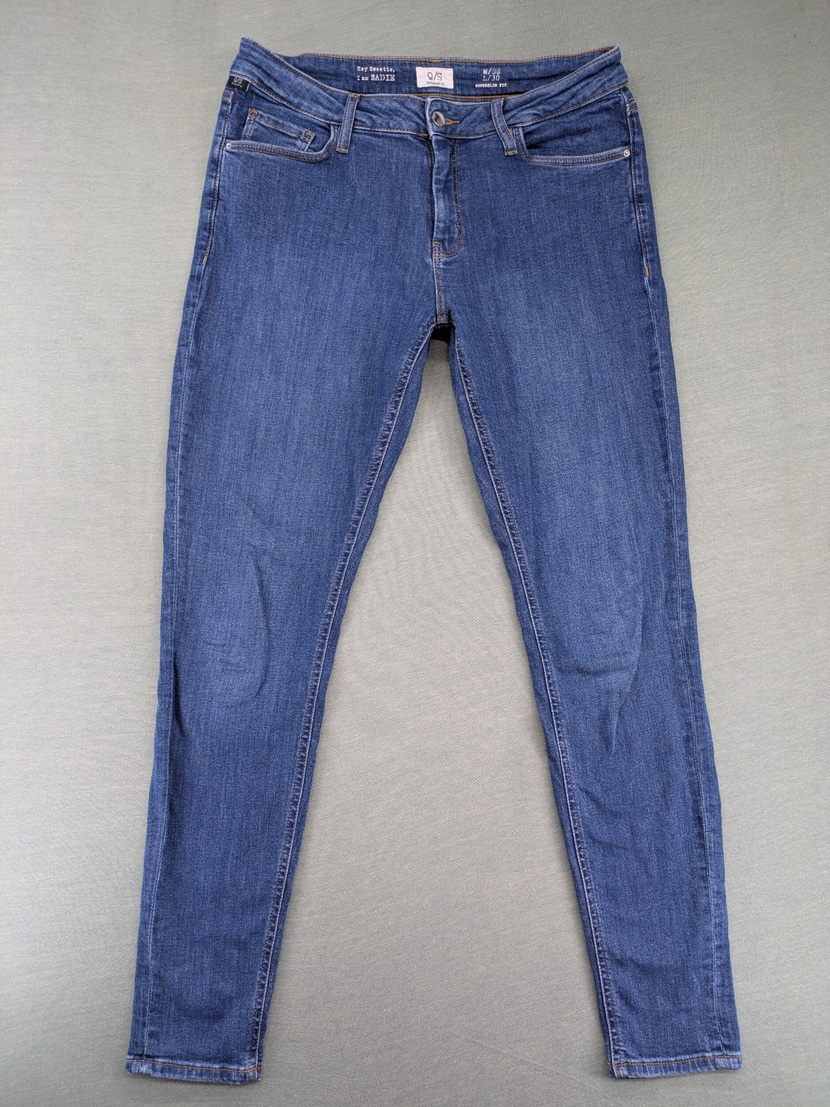 Q/S blue superslim fit jeans with classic 5-pocket style and zipper detail.
