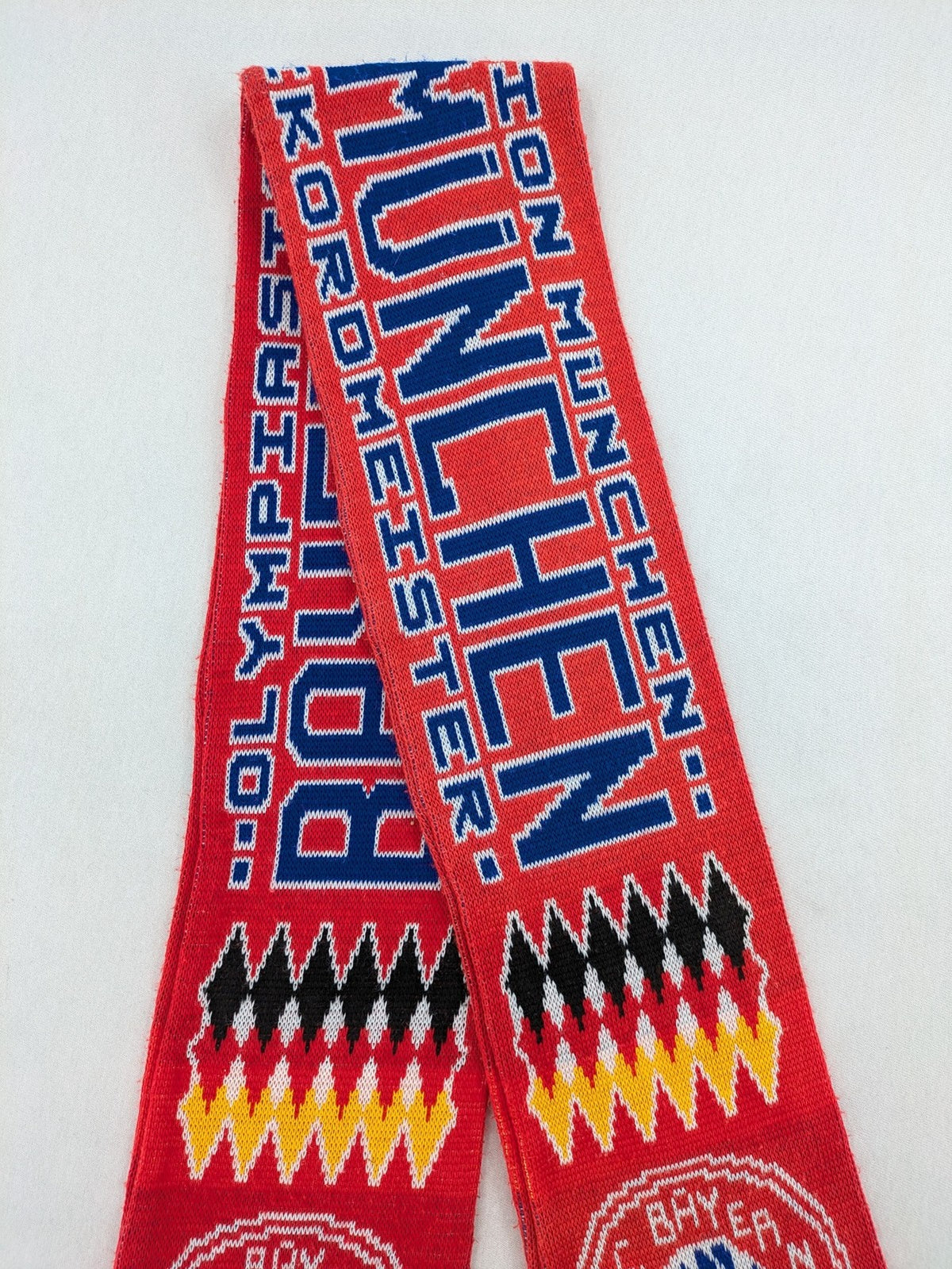 FC Bayern München vintage scarf red blue with club crest and "Deutscher Rekordmeister" text.