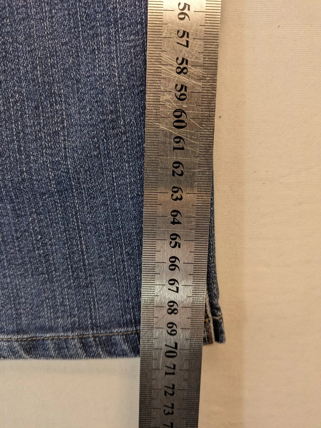 Atelier Gardeur blue straight jeans with five-pocket design and Superflex technology.
