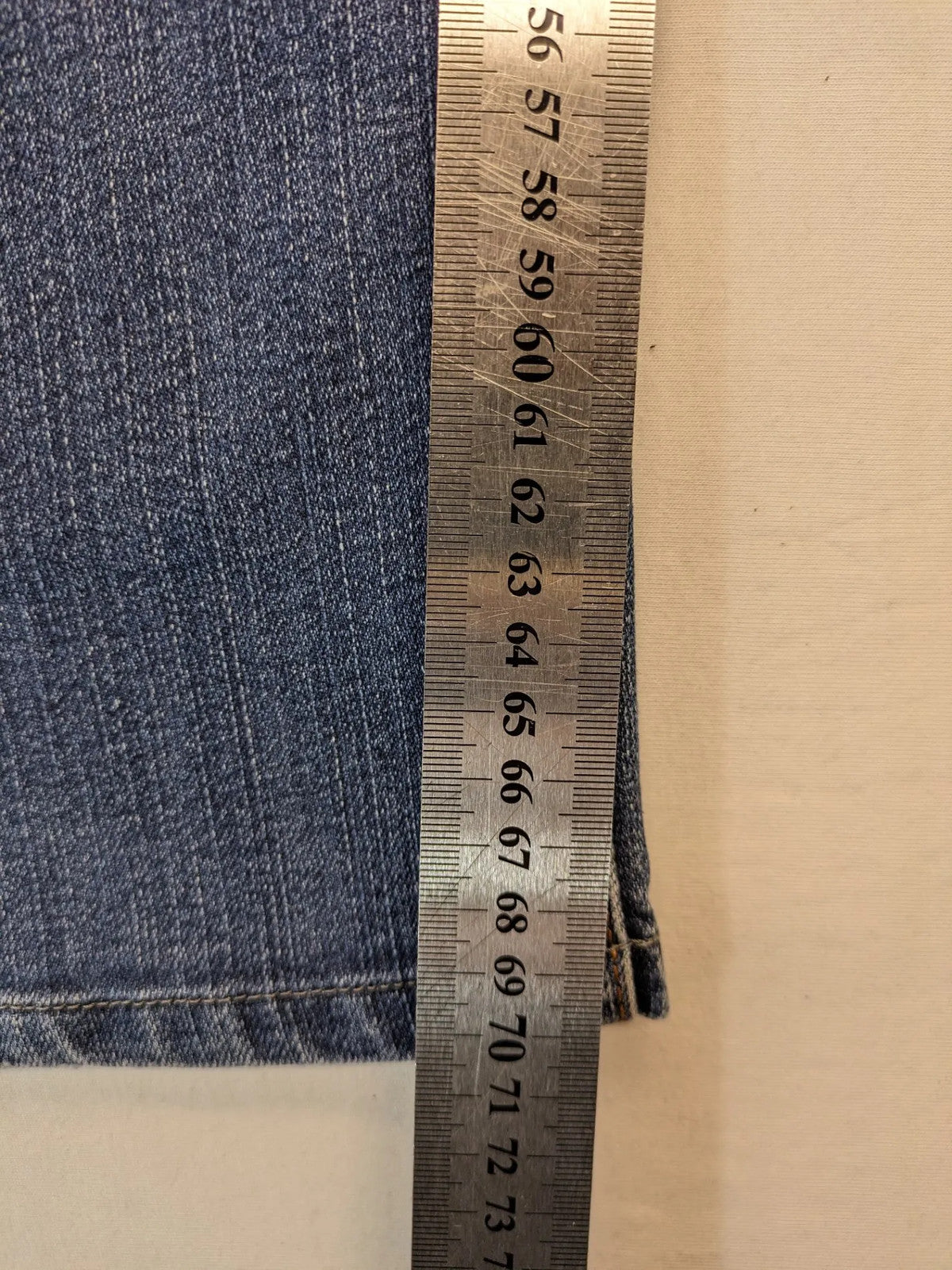 Atelier Gardeur blue straight jeans with five-pocket design and Superflex technology.
