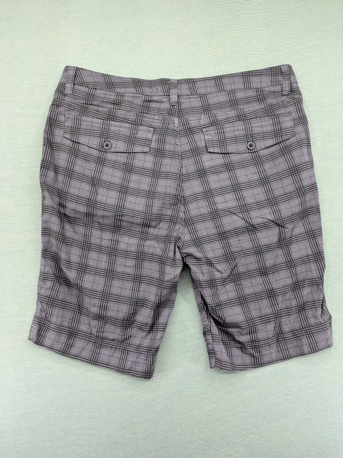 Sublevel grey plaid shorts size 38, cotton material, classic cut with button-fly.