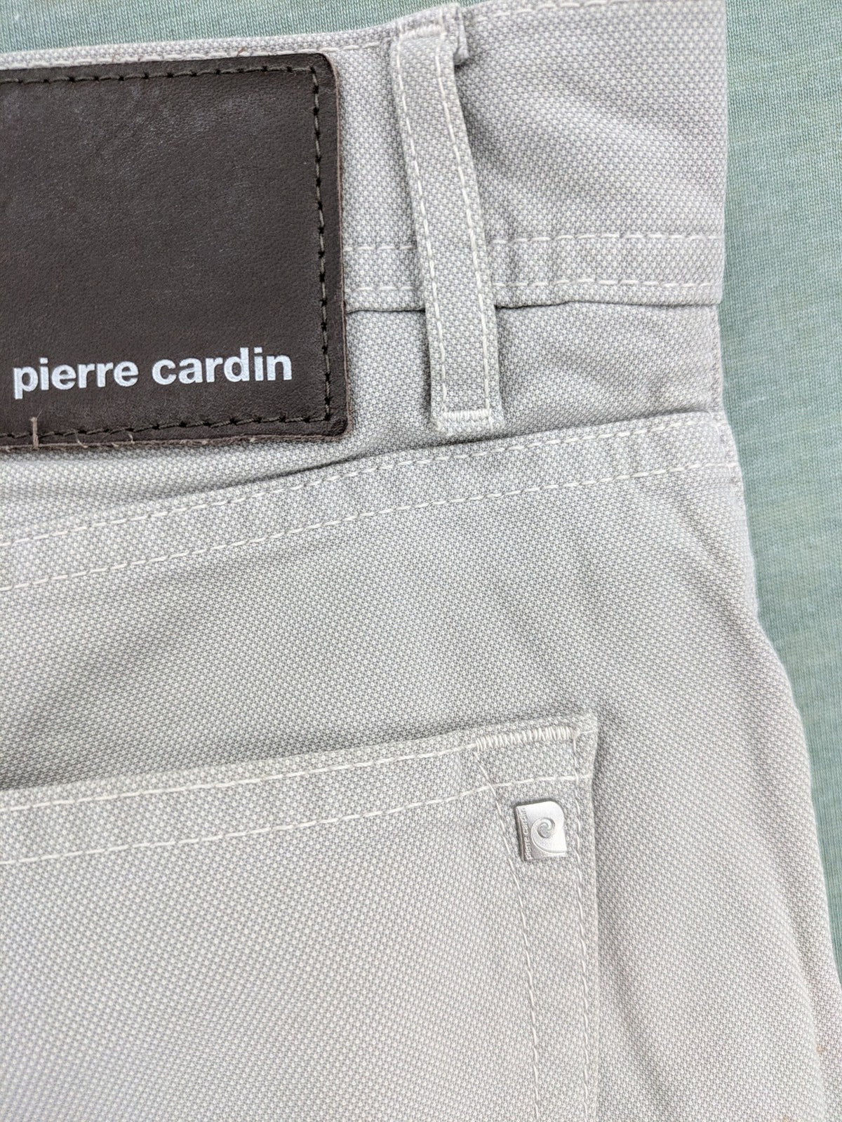Pierre Cardin grey straight jeans W33 L34 cotton stretch with subtle logo detail.