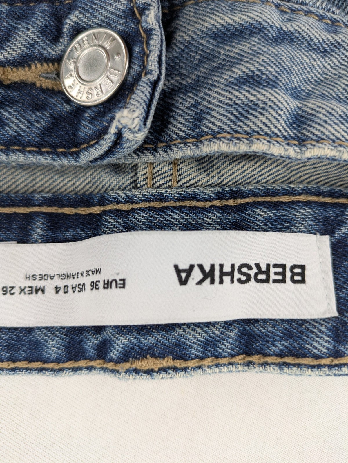 Bershka blue wide leg jeans high waist baggy style with light wash and cotton material.