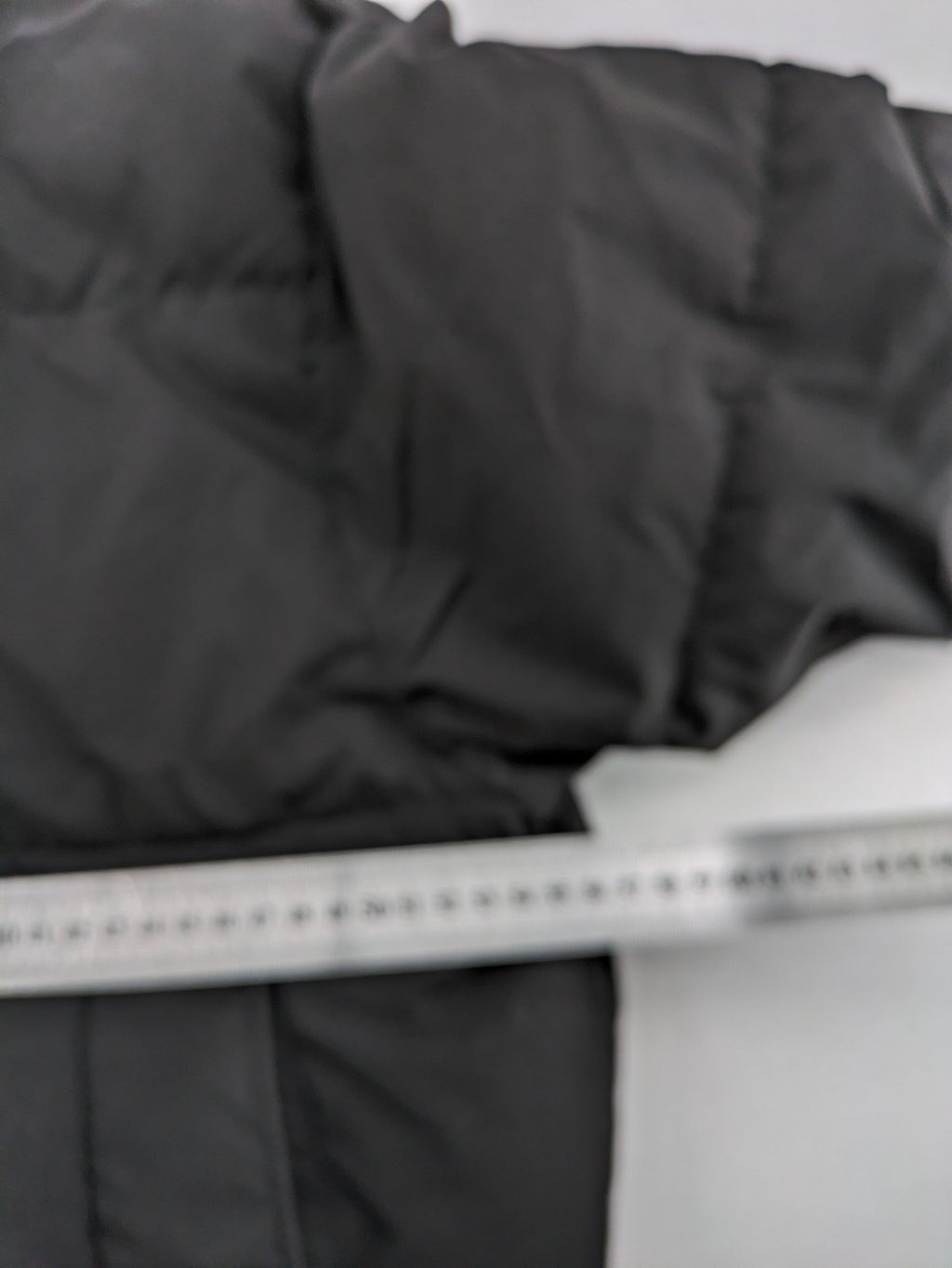 Pull&Bear black puffer coat with high collar, fleece lining, and quilted design.