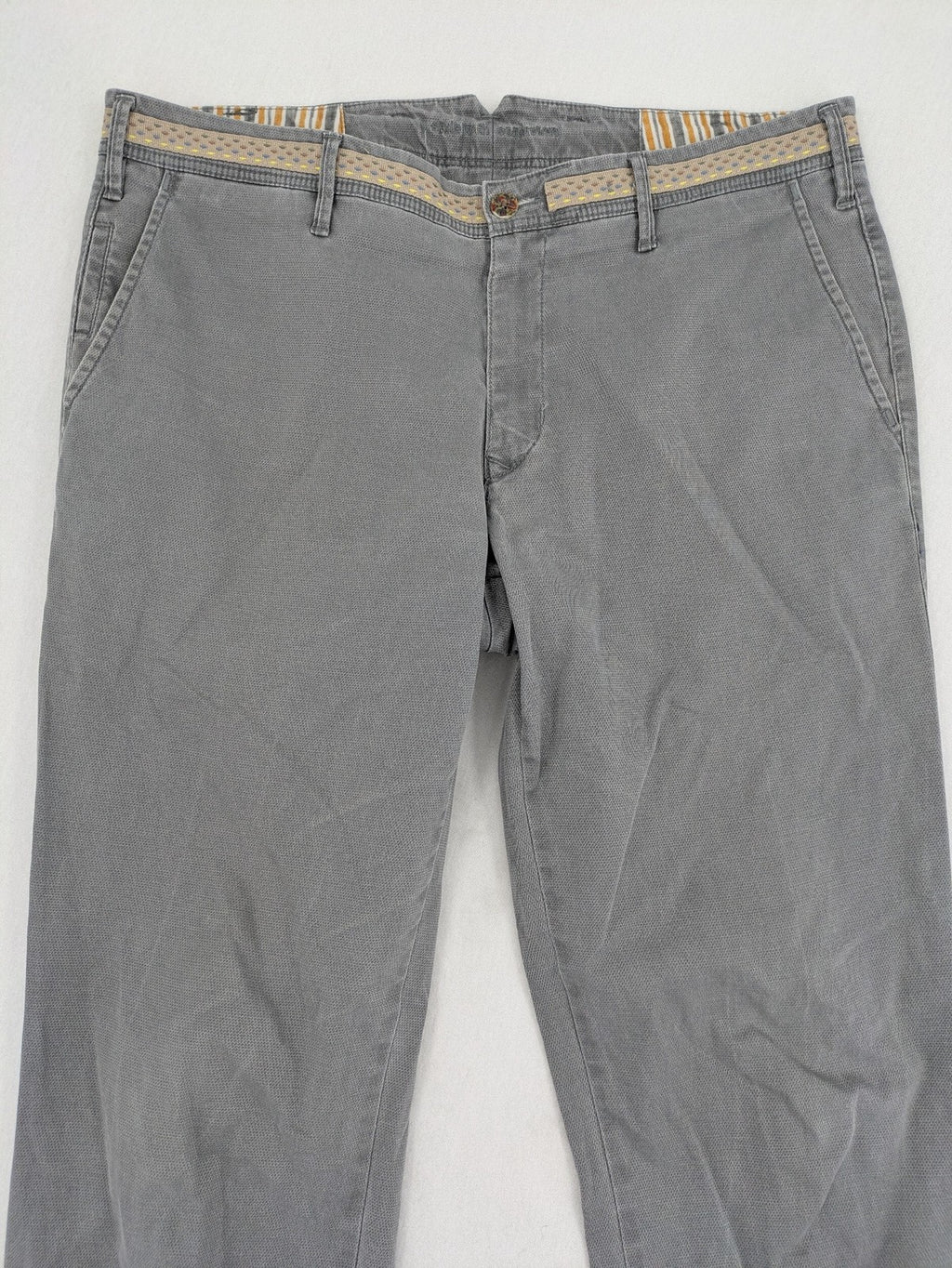 MMX grey chino pants with patterned interior lining and contrasting waistband, made from organic cotton.