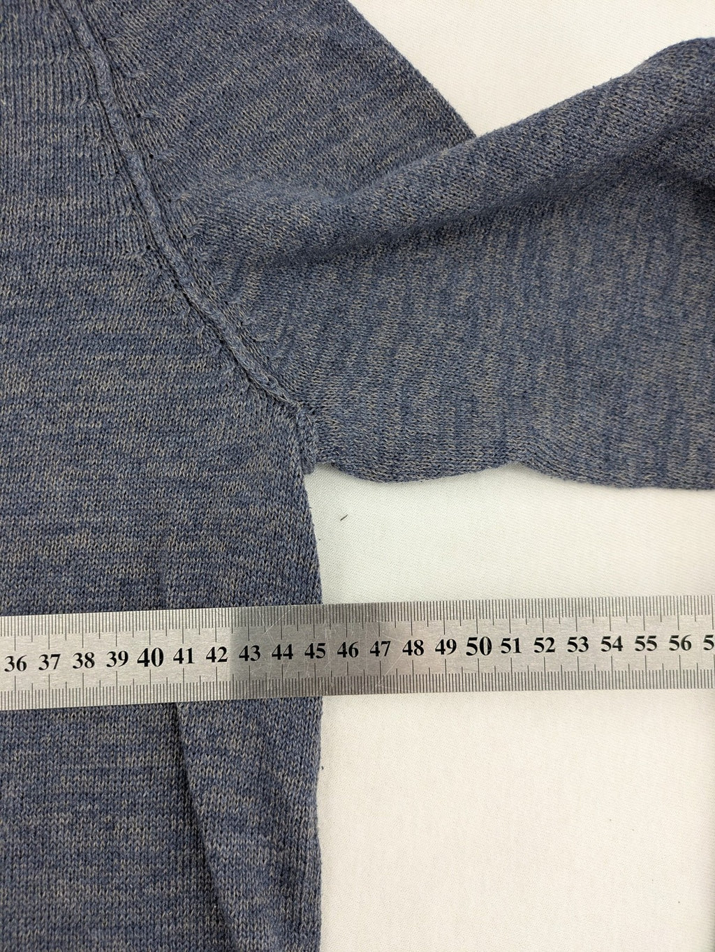 Blend turtle neck jumper blue melange with long raglan sleeves and fine ribbed edges.