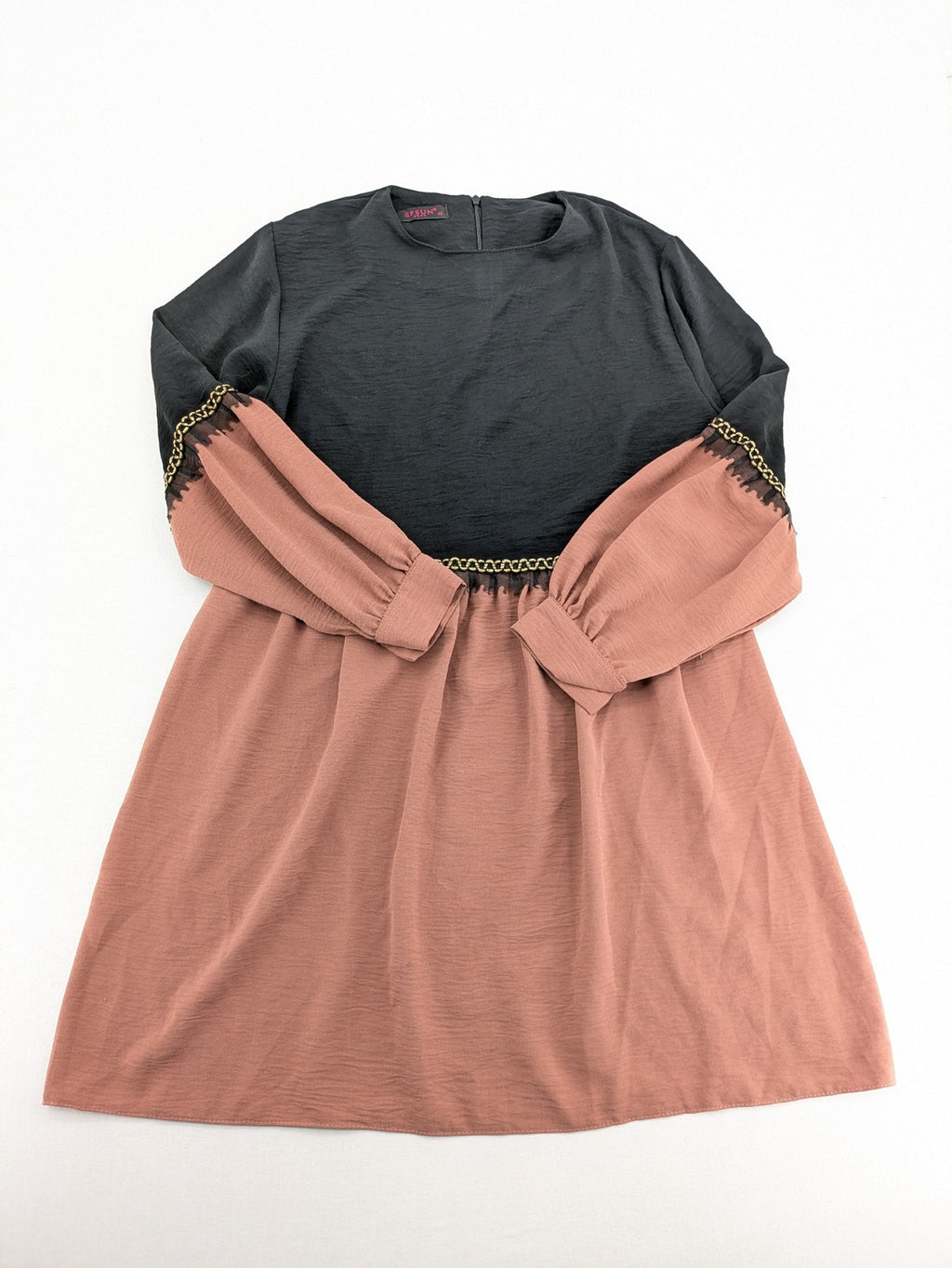 Efsun Moda grey and pink A-line dress with gold decorative chains and long balloon sleeves.