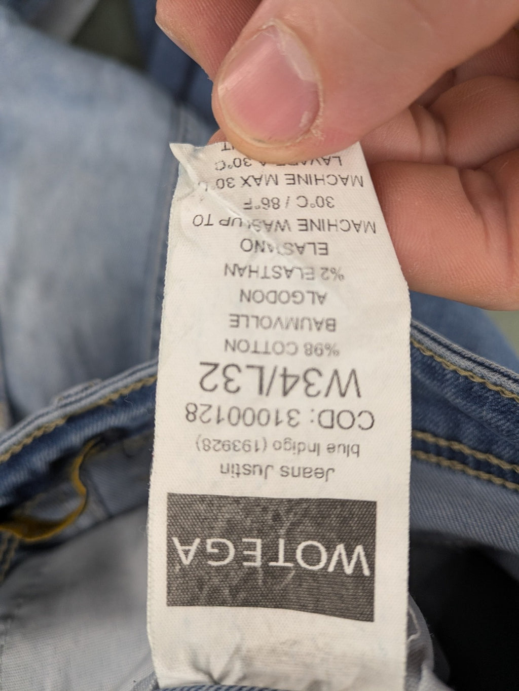 Wotega blue straight jeans light wash faded with classic 5-pocket design and stretch material.