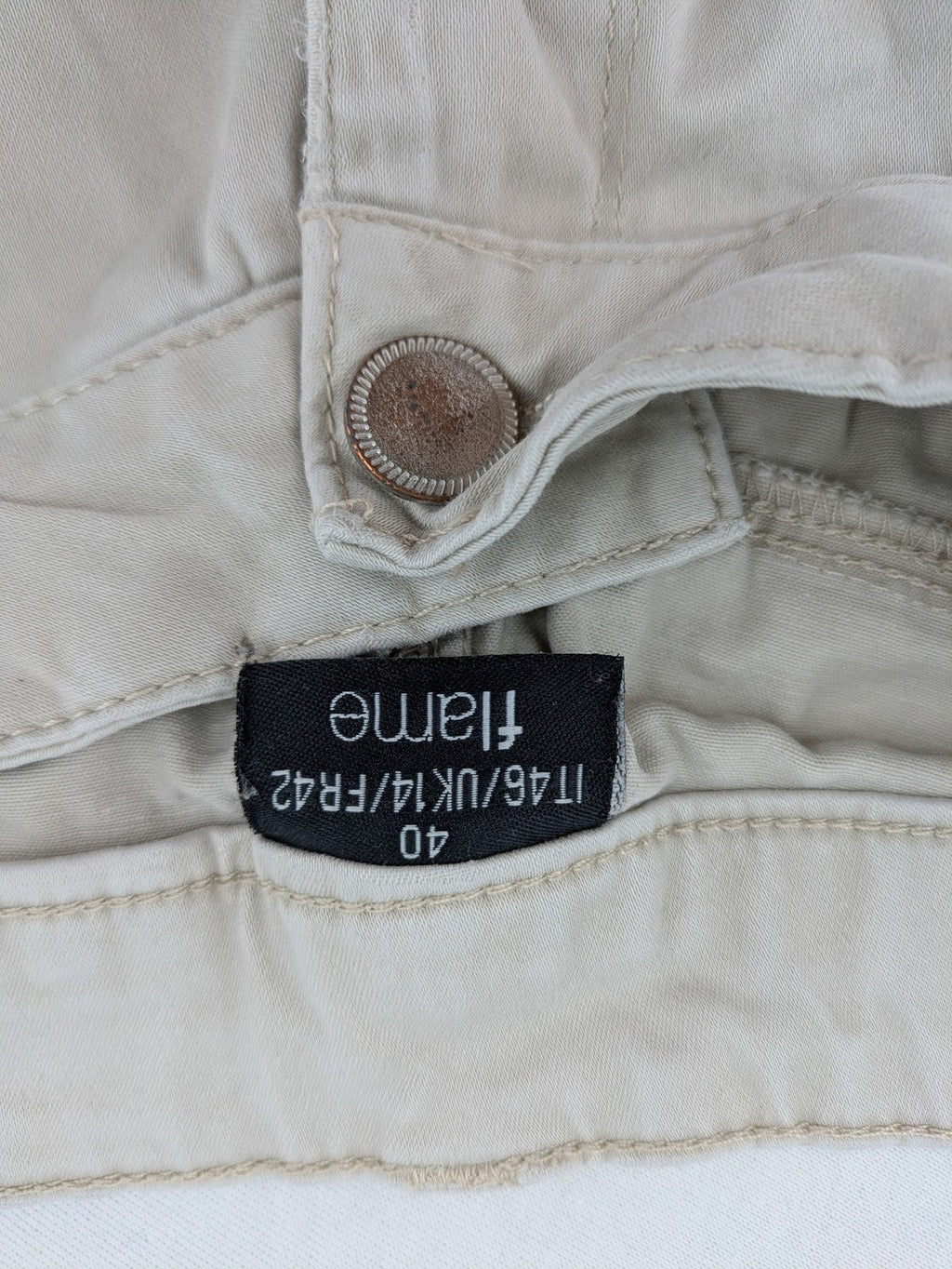 Flame beige chino pants with straight leg and classic button closure.