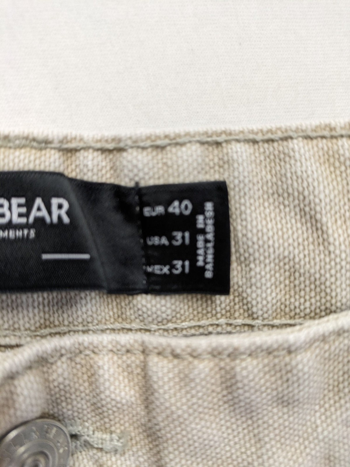 Pull&Bear beige carpenter pants with classic zipper, belt loops, and durable cotton material.