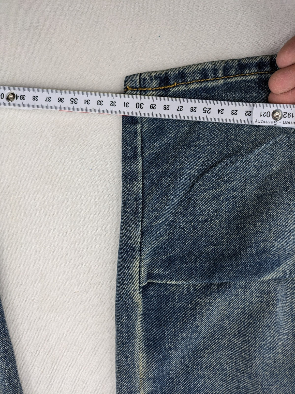 Baggy blue straight jeans wide leg with cargo pockets and elastic waistband.