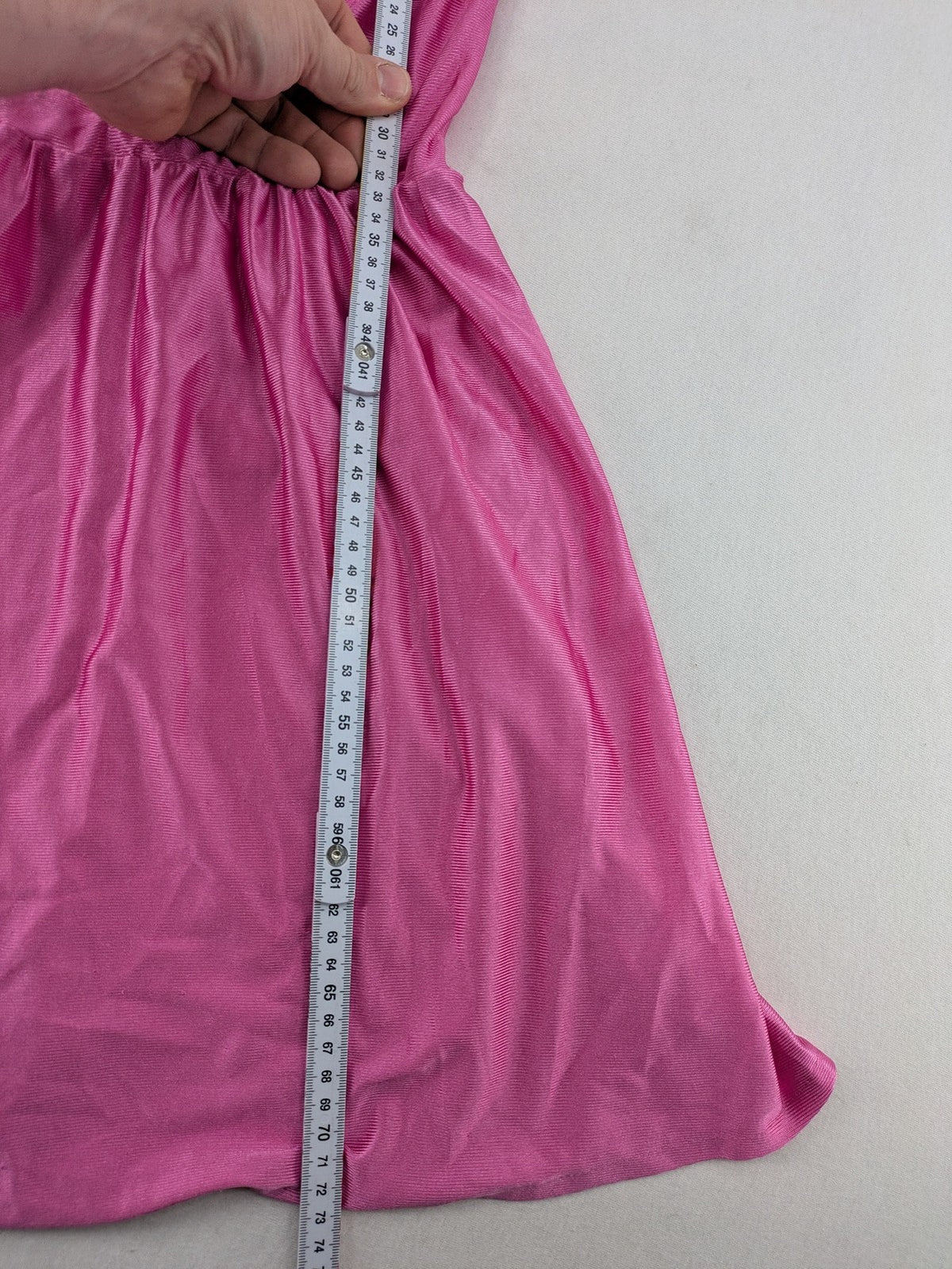 perfekt pink princess dress with puff sleeves and decorative lacing, lightweight fabric