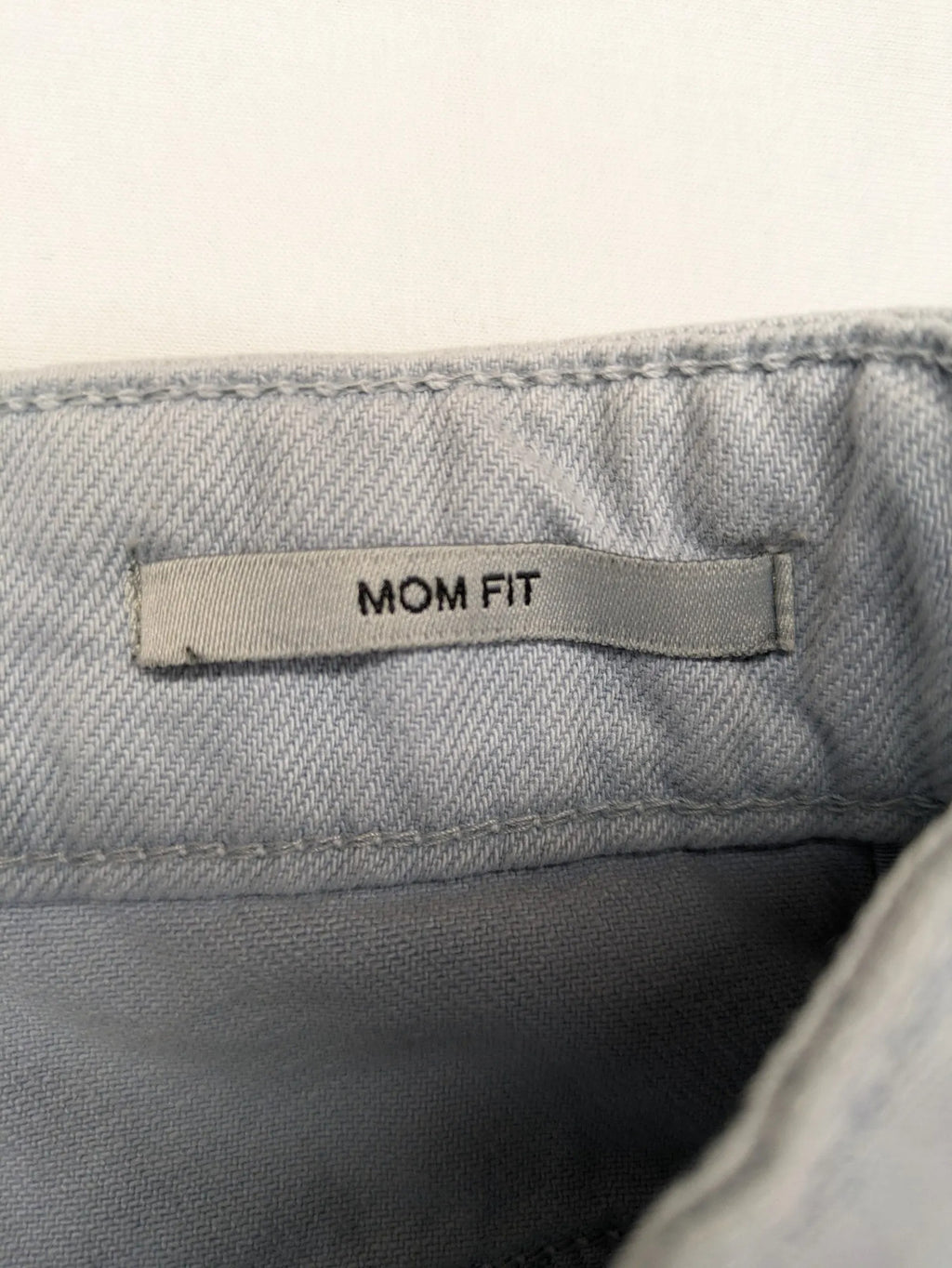 Esprit blue mom fit jeans high waist with classic 5-pocket design and logo.