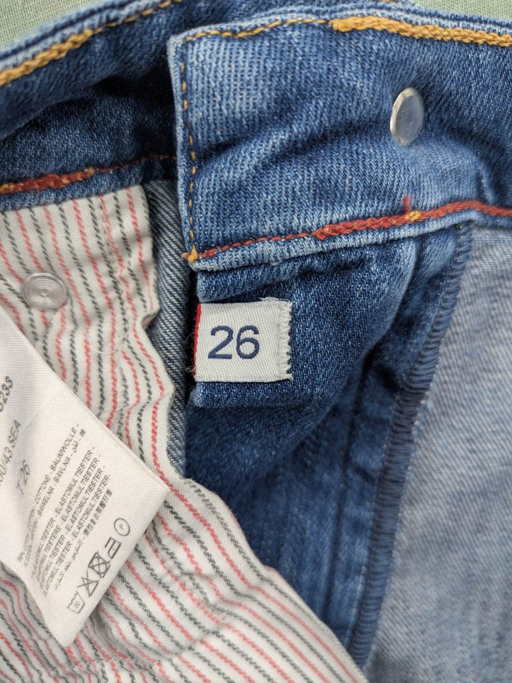 Le Temps des Cerises blue straight jeans, medium wash, 5-pocket design, Candiani denim.