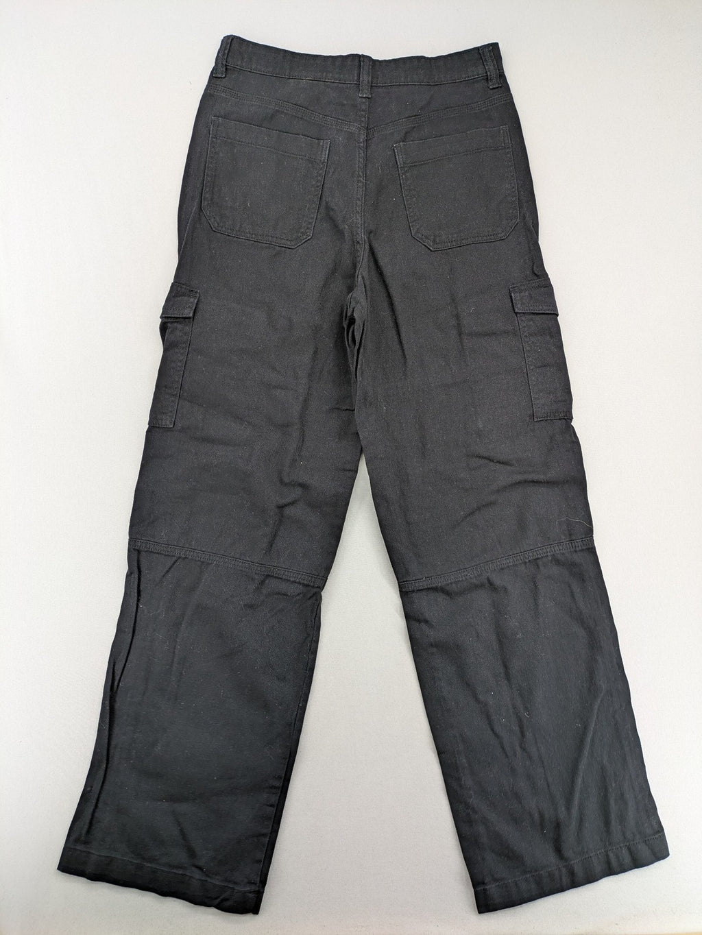 H&M Divided black cargo pants high waist cotton with multiple pockets and straight leg.