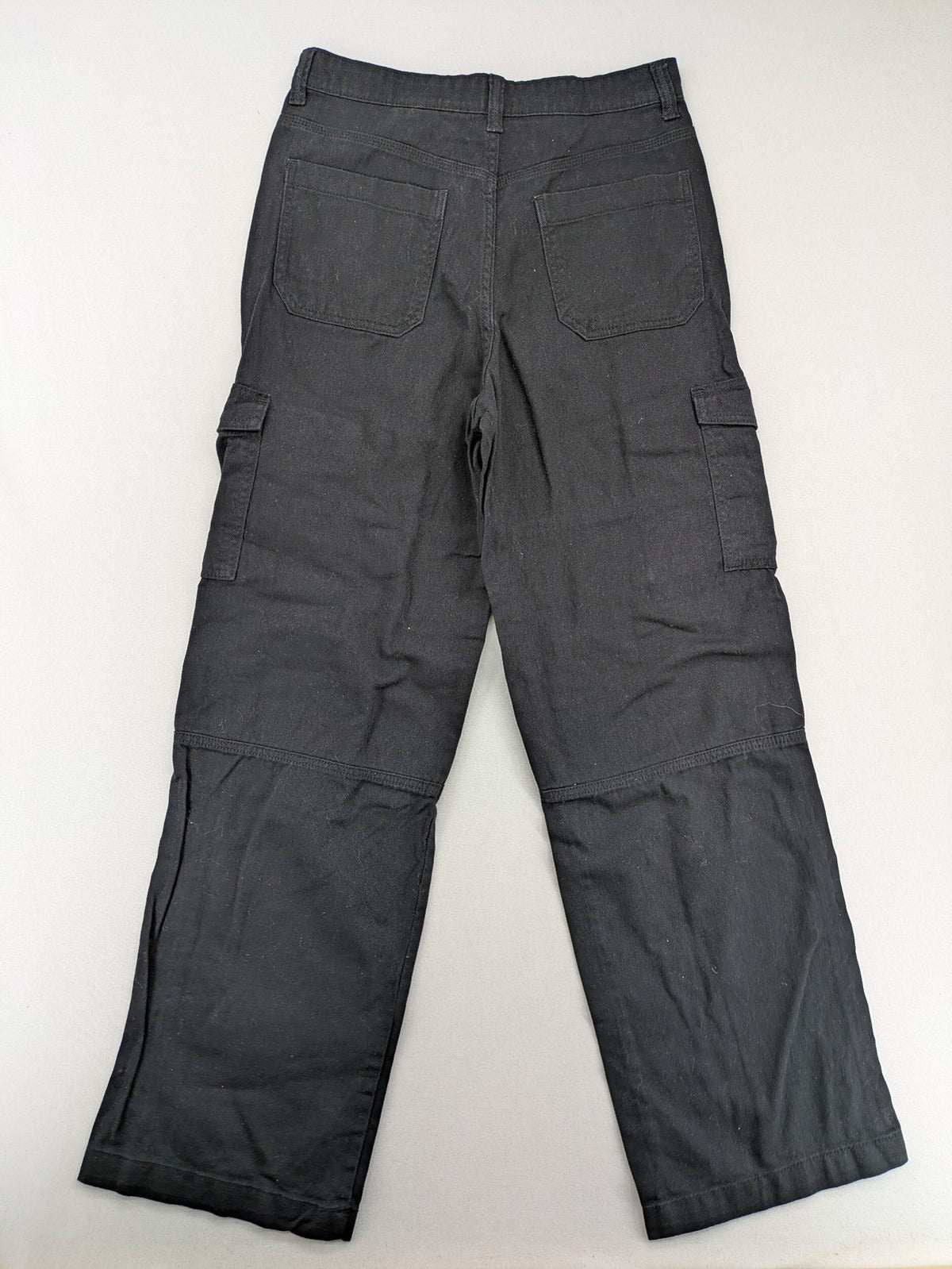 H&M Divided black cargo pants high waist cotton with multiple pockets and straight leg.