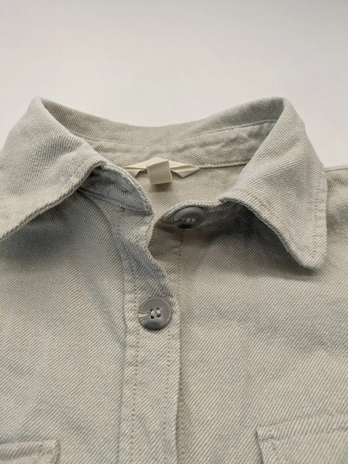 H&M beige overshirt jacket, classic collar, button-down front, two chest pockets, cotton material.