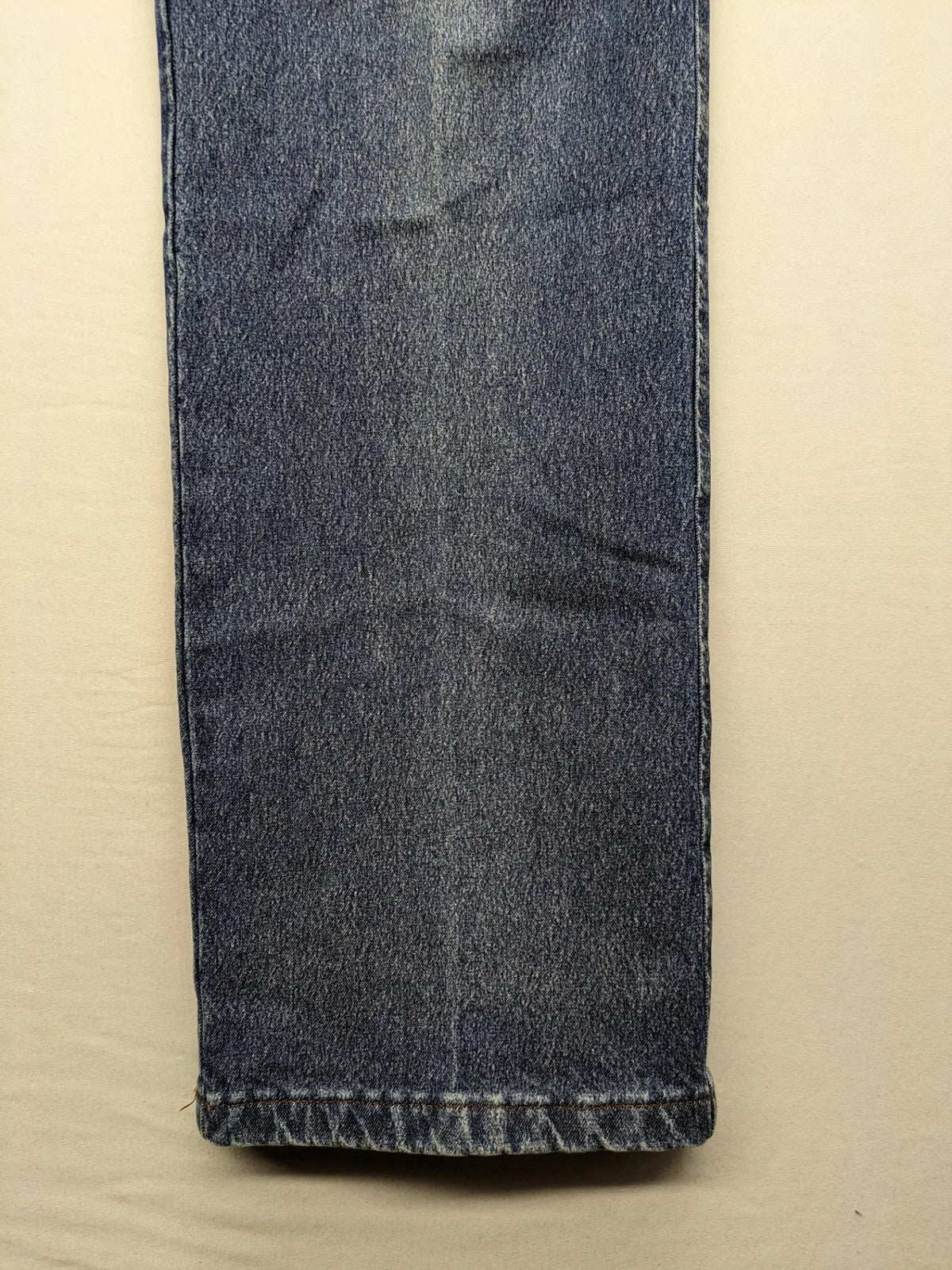 BRAX blue straight jeans with 5-pocket style and classic denim material.