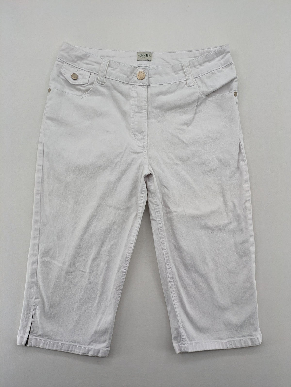 Canda white capri pants cotton-elastane blend with decorative zippers and stylish pockets.