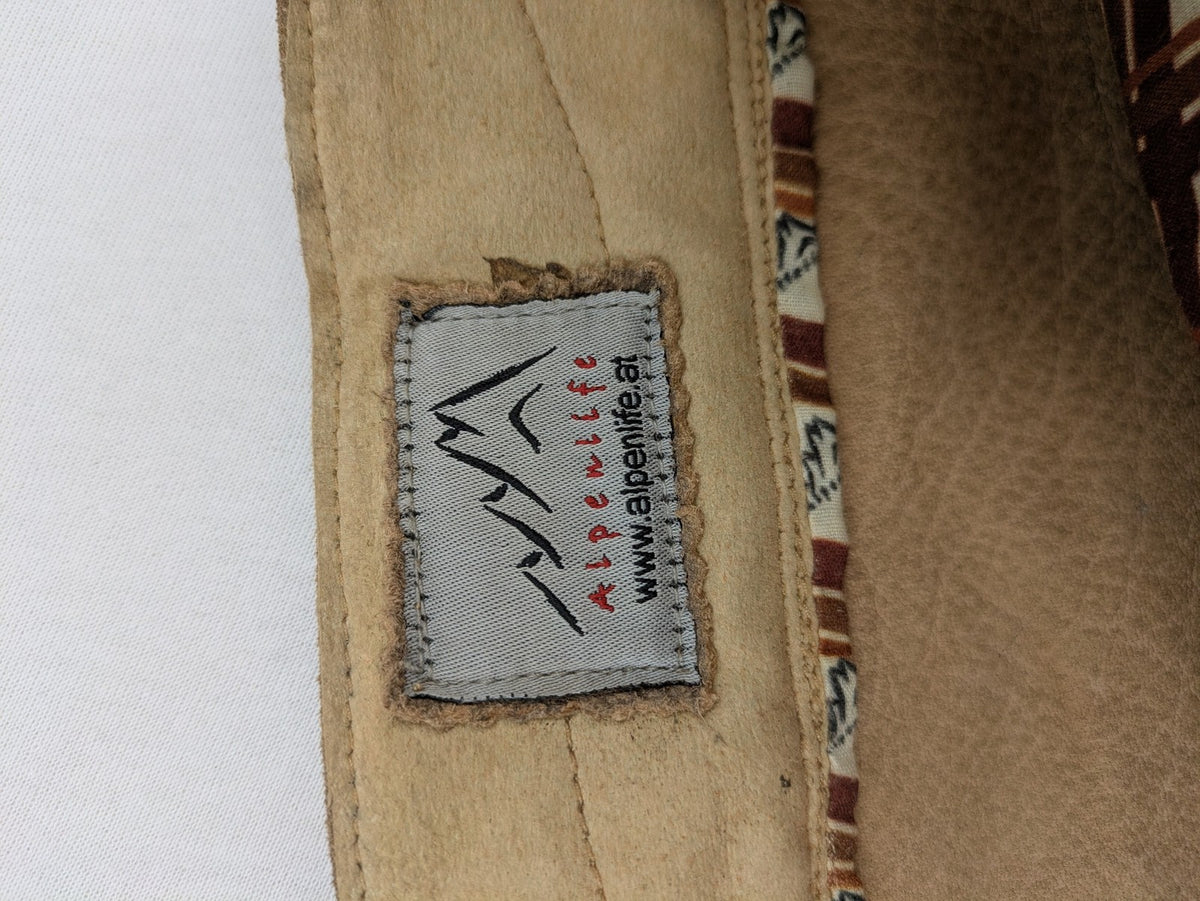 Alpenlife traditional leather pants brown with detailed embroidery and classic suspenders.